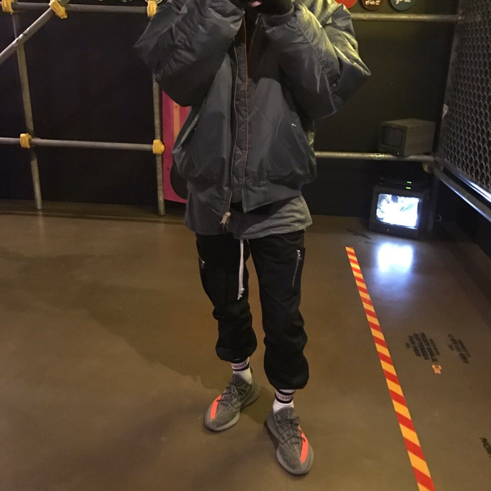 Adidas Yeezy Boost 350 V2 Beluga 착용 스타일