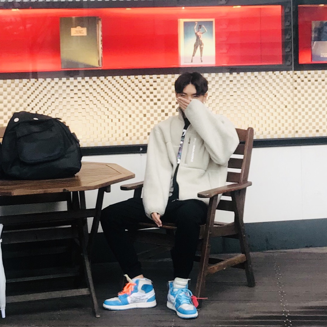 Jordan 1 x Off-White Retro High University Blue 착용 스타일