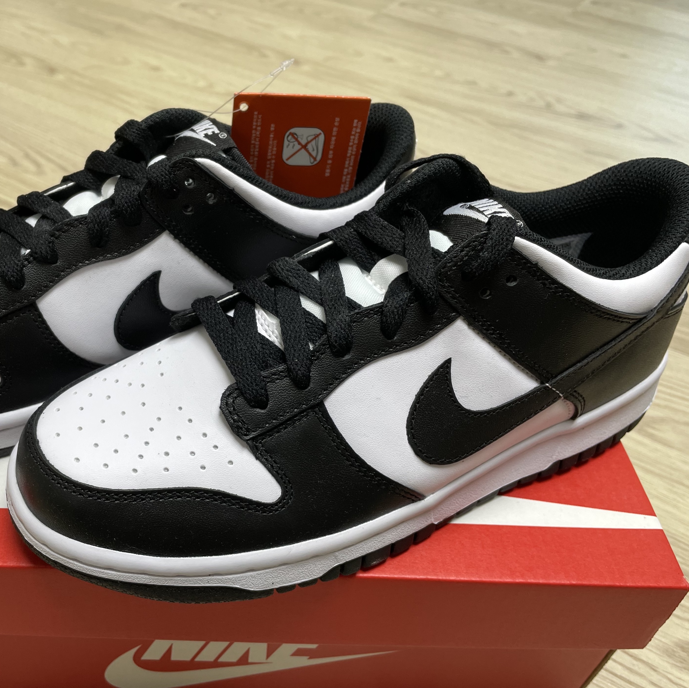 (GS) Nike Dunk Low Black 착용 스타일