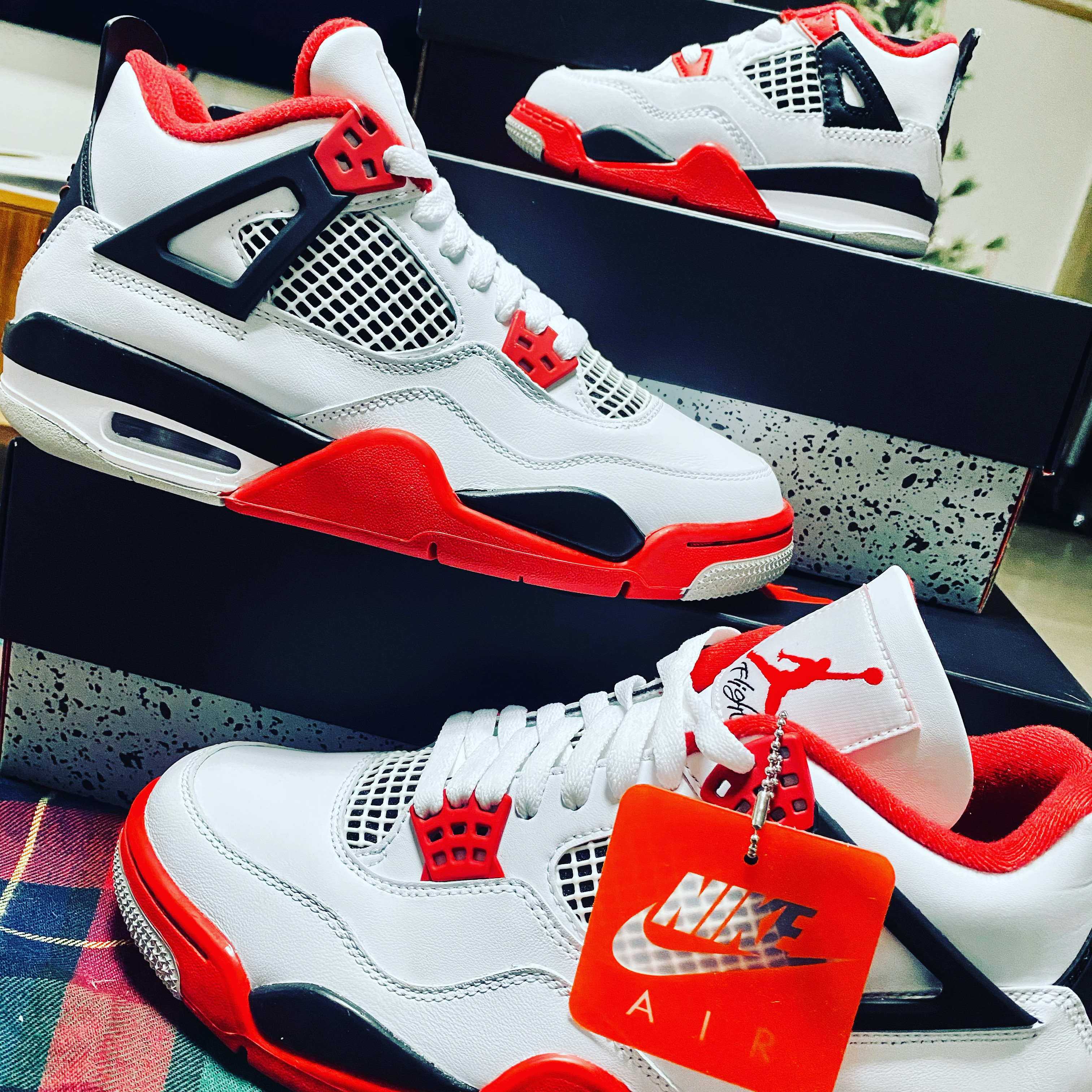 Jordan 4 Retro OG Fire Red 2020, (GS) Jordan 4 Retro OG Fire Red 2020 착용 스타일 - 1