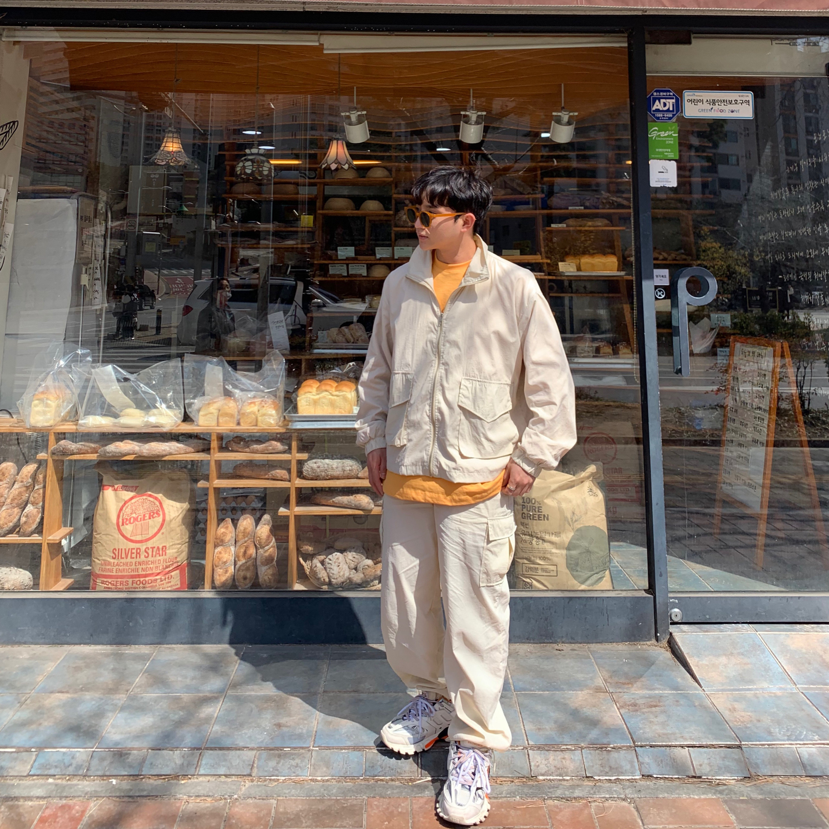 Balenciaga Track Sneakers White Orange 2019 착용 스타일 - 1