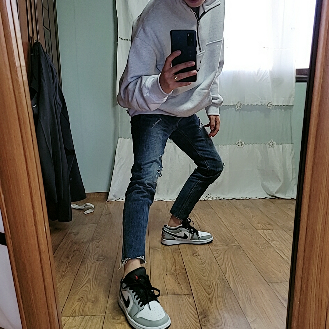 IAB Studio Half Zip Pullover Light Gray, Jordan 1 Low Light Smoke Grey 착용 스타일