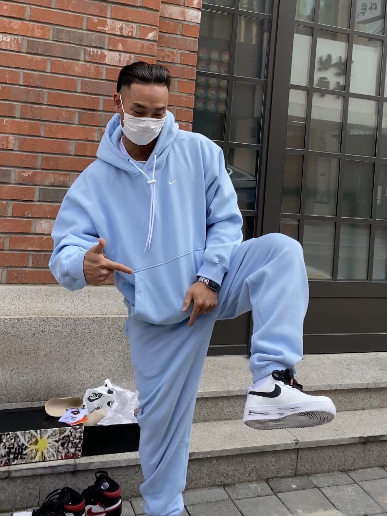 Nike x Peaceminusone Air Force 1 Low Para-Noise 2.0, Nike M NRG Hoodie Psychic Blue 착용 스타일 - 3