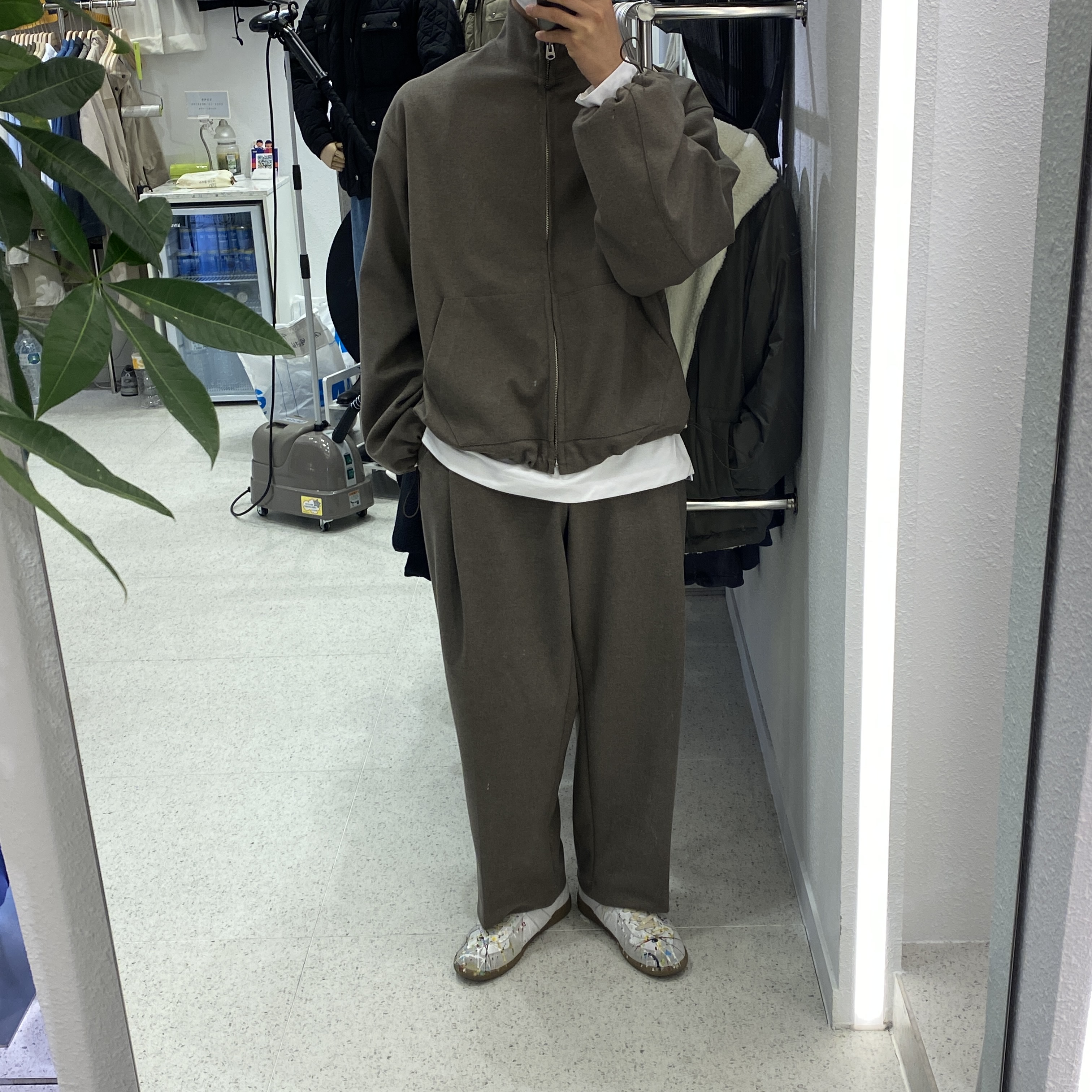 Maison Margiela Replica Paint Drop Sneakers 착용 스타일 - 3