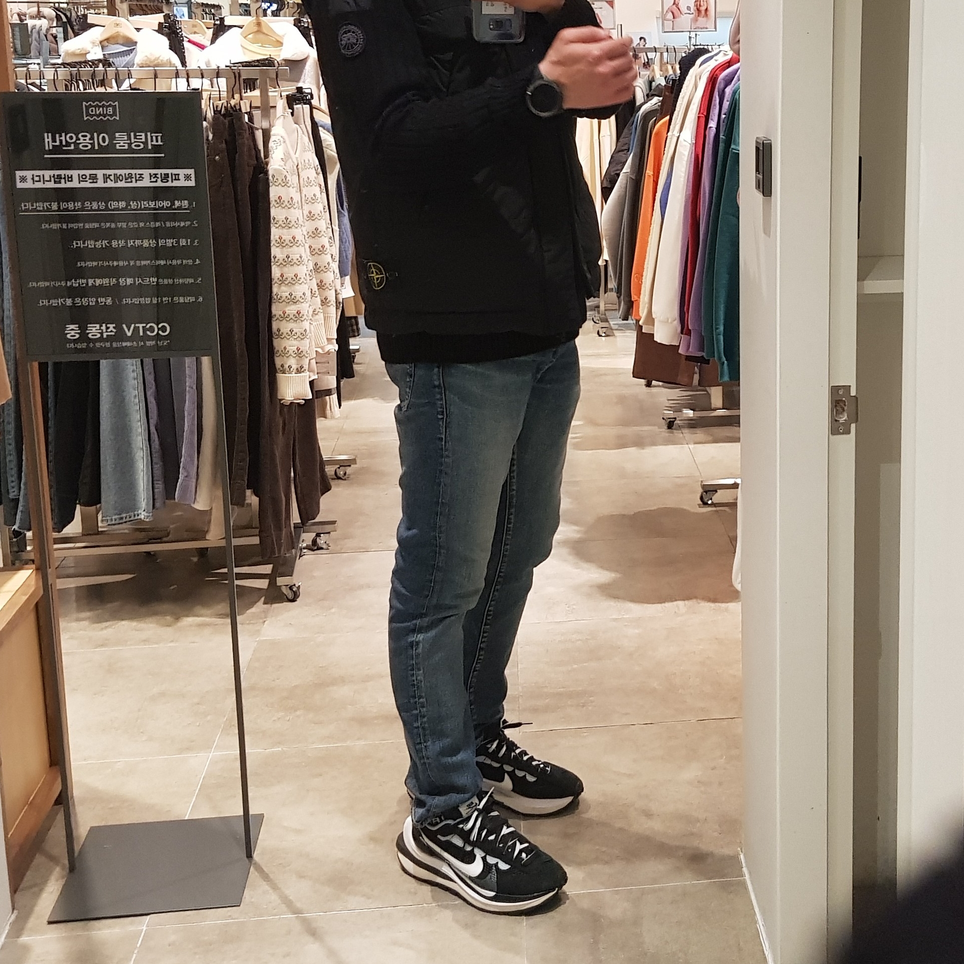 Nike x Sacai VaporWaffle Black White 착용 스타일 - 1