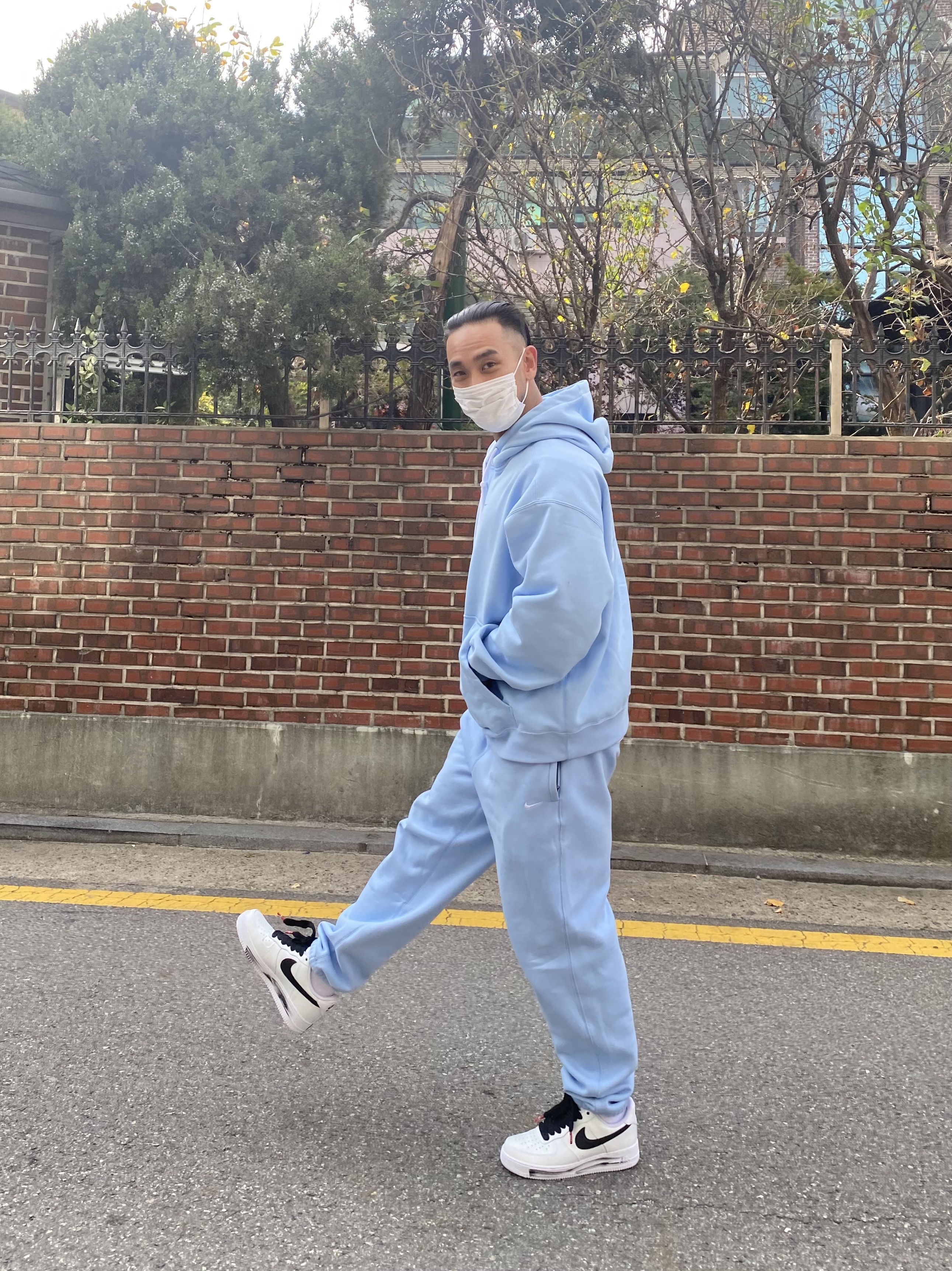 Nike x Peaceminusone Air Force 1 Low Para-Noise 2.0, Nike M NRG Hoodie Psychic Blue 착용 스타일 - 5