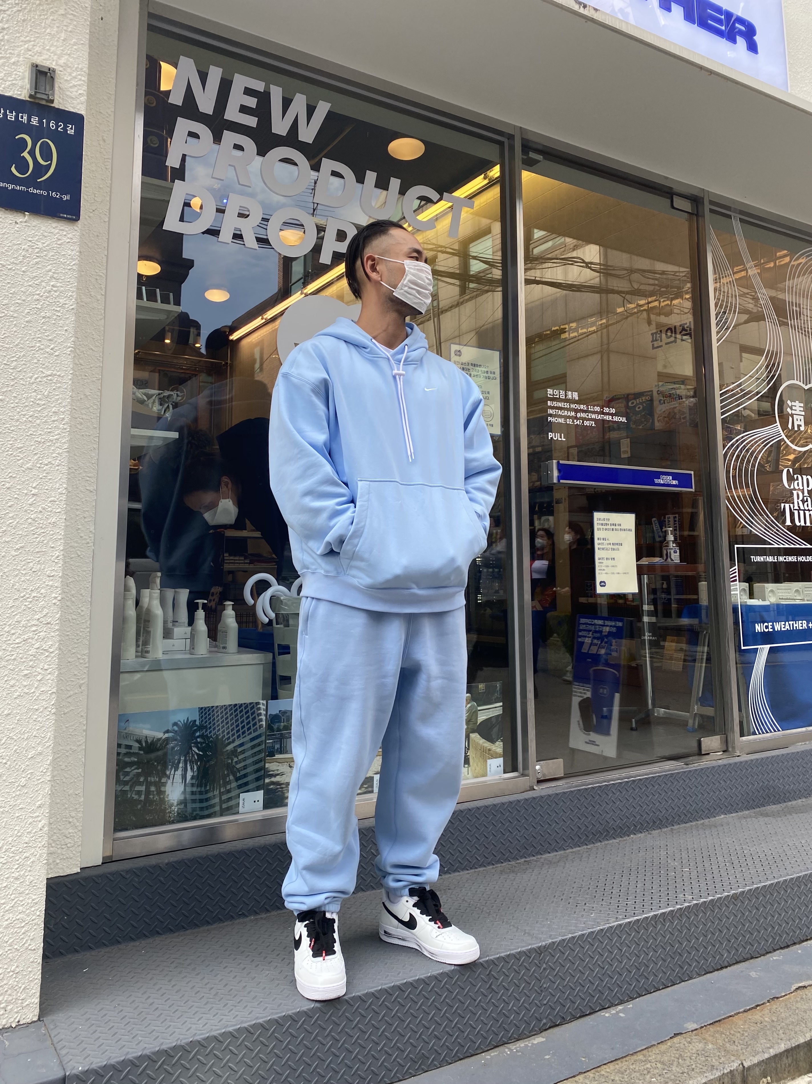 Nike x Peaceminusone Air Force 1 Low Para-Noise 2.0, Nike M NRG Hoodie Psychic Blue 착용 스타일 - 4