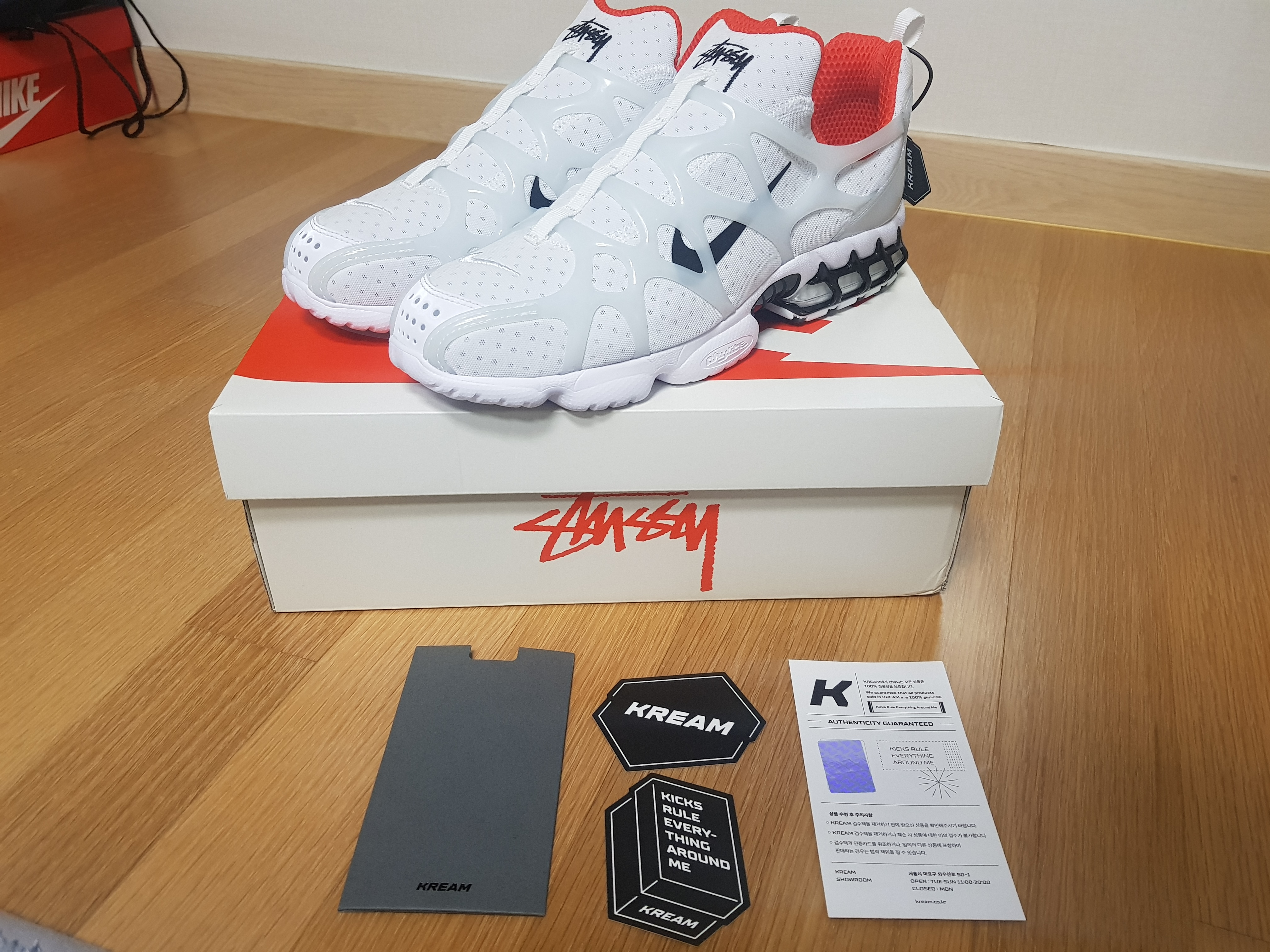 Nike x Stussy Air Zoom Spiridon Kukini White 착용 스타일 - 1