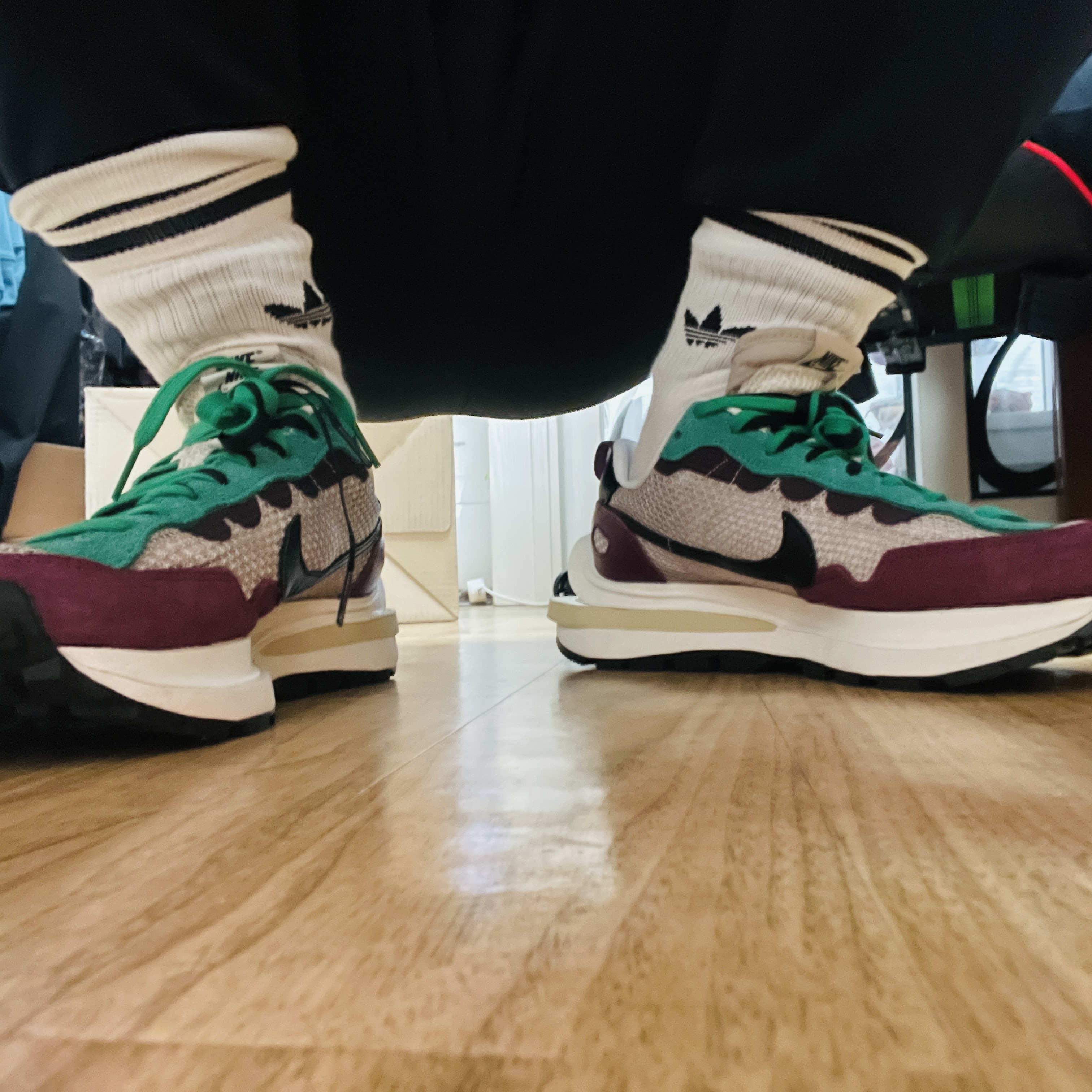 Nike x Sacai VaporWaffle String & Black Villain Red 착용 스타일 - 1