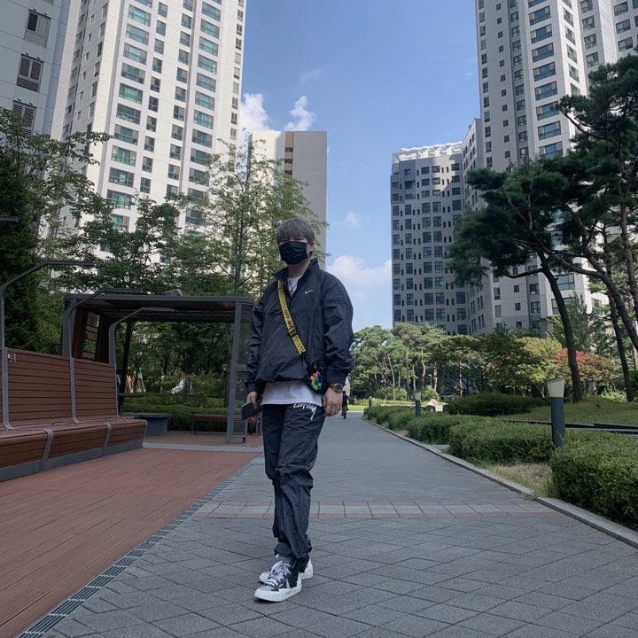 Nike x Stussy Windrunner Jacket Off Noir, Nike x Stussy Beach Pants Off Noir 착용 스타일