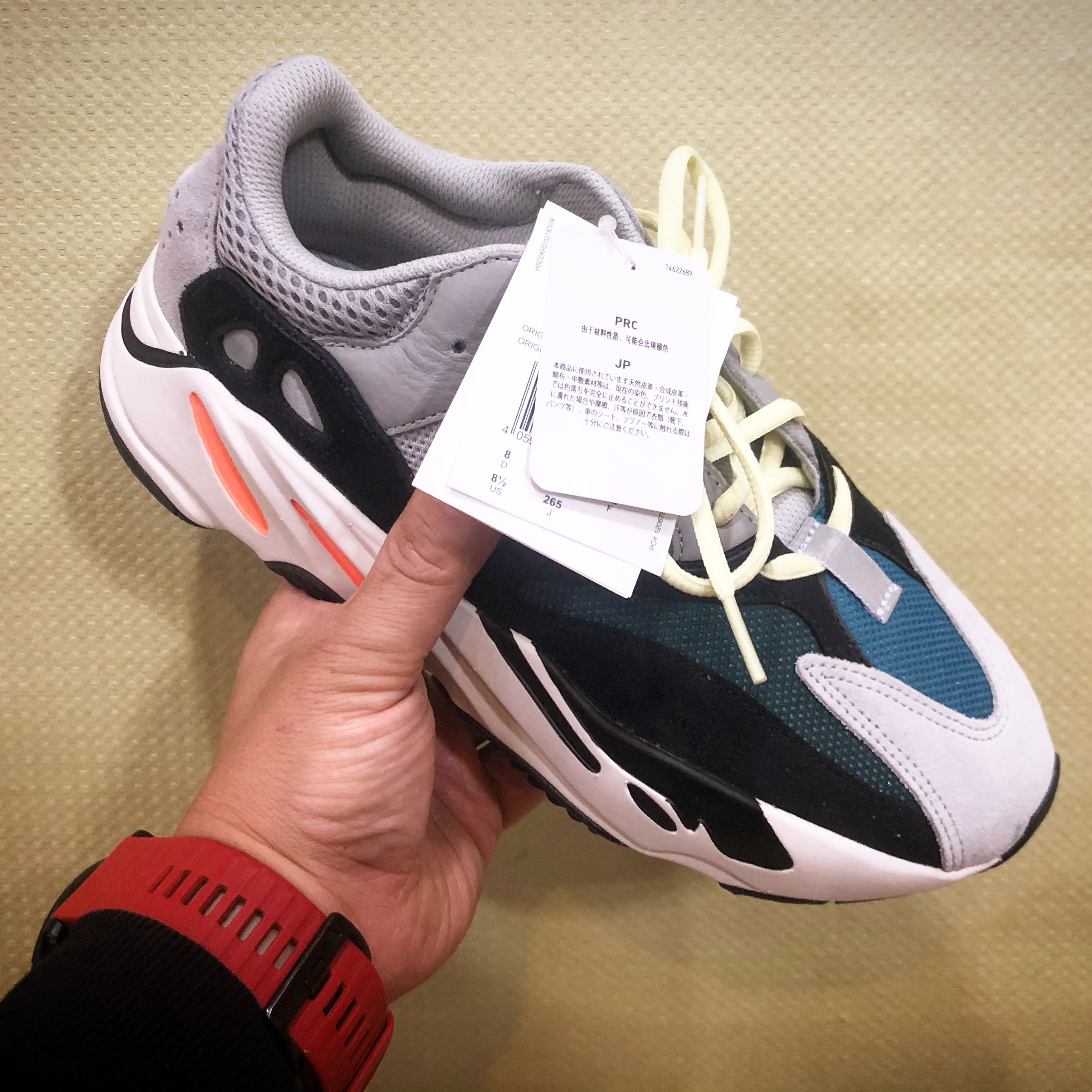 Adidas Yeezy Boost 700 Wave Runner Solid Grey 2017/2019 착용 스타일