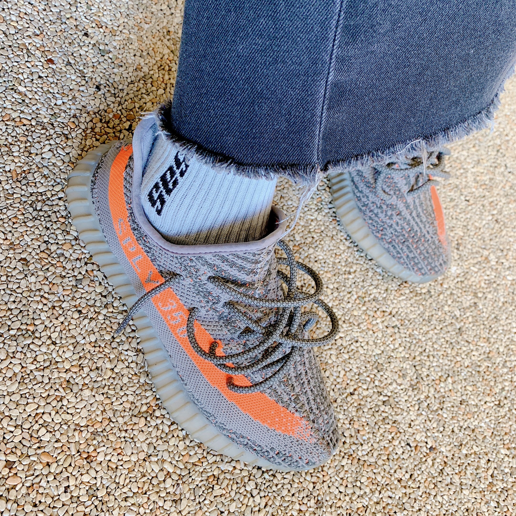 Adidas Yeezy Boost 350 V2 Beluga, Nike Futura Corduroy Bucket Black 착용 스타일 - 2