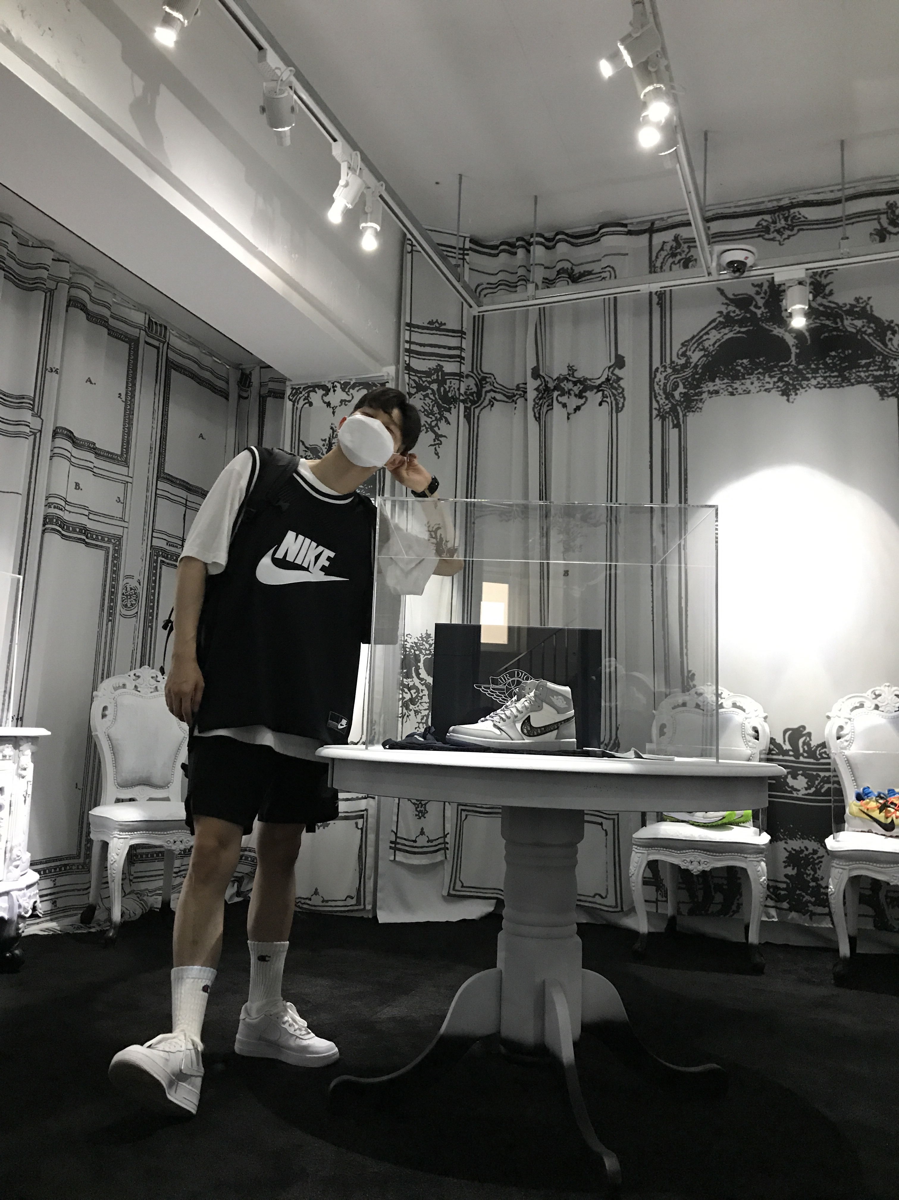 Nike Air Force 1 '07 Low White, Jordan 1 x Dior High OG 착용 스타일