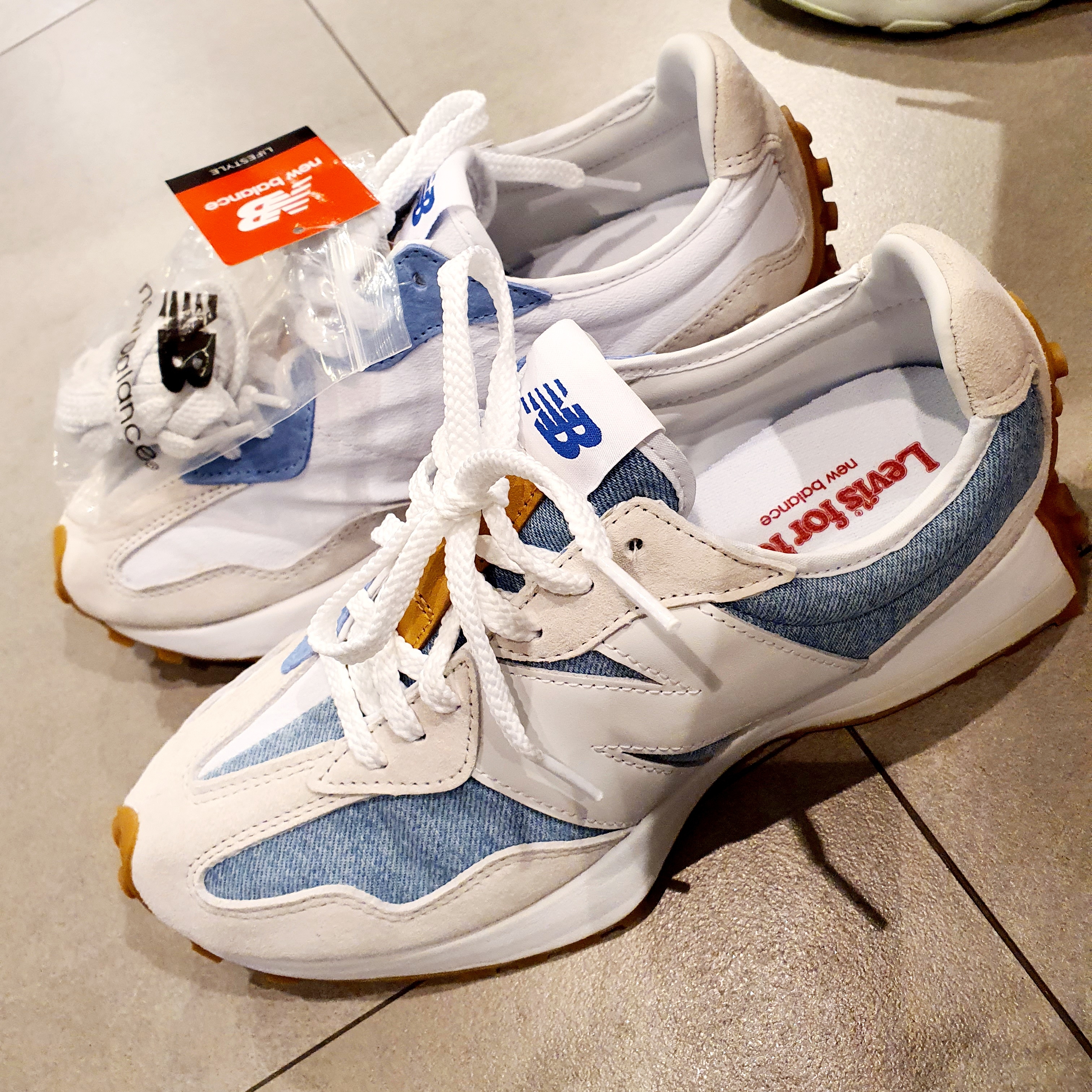 (W) New Balance x Levi's 327 Blue - Levi's Tag 착용 스타일