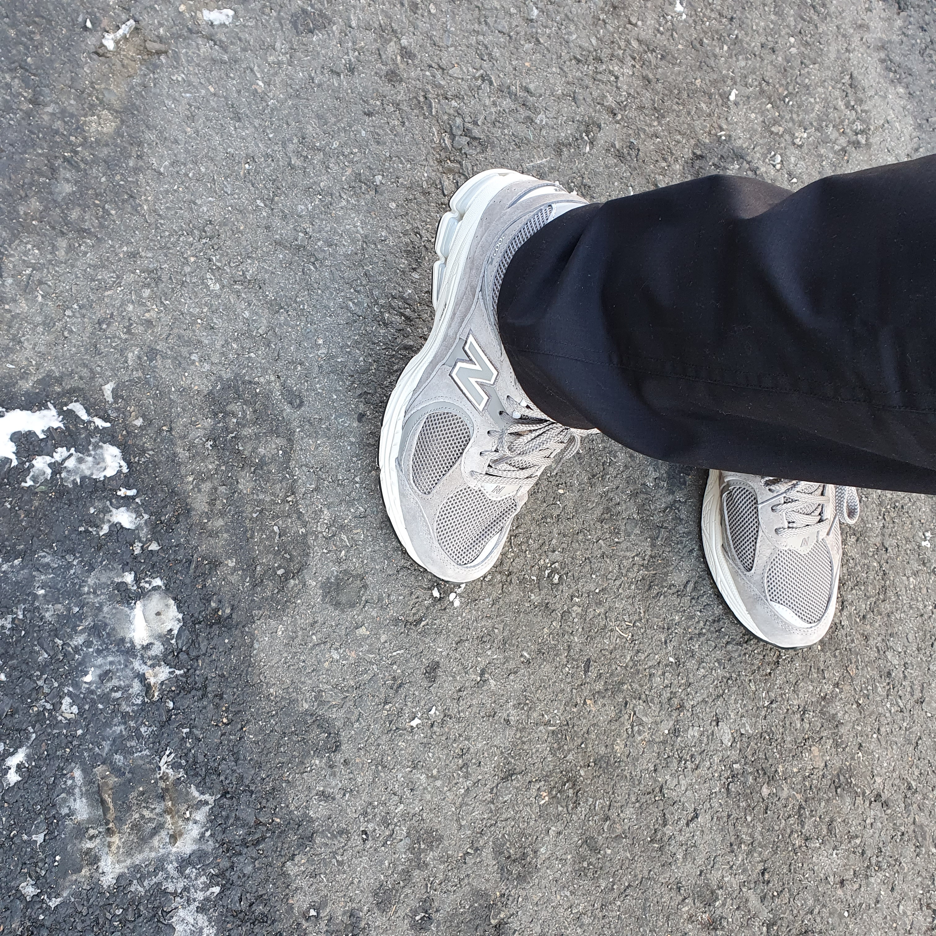 New Balance 2002R Grey 착용 스타일 - 1