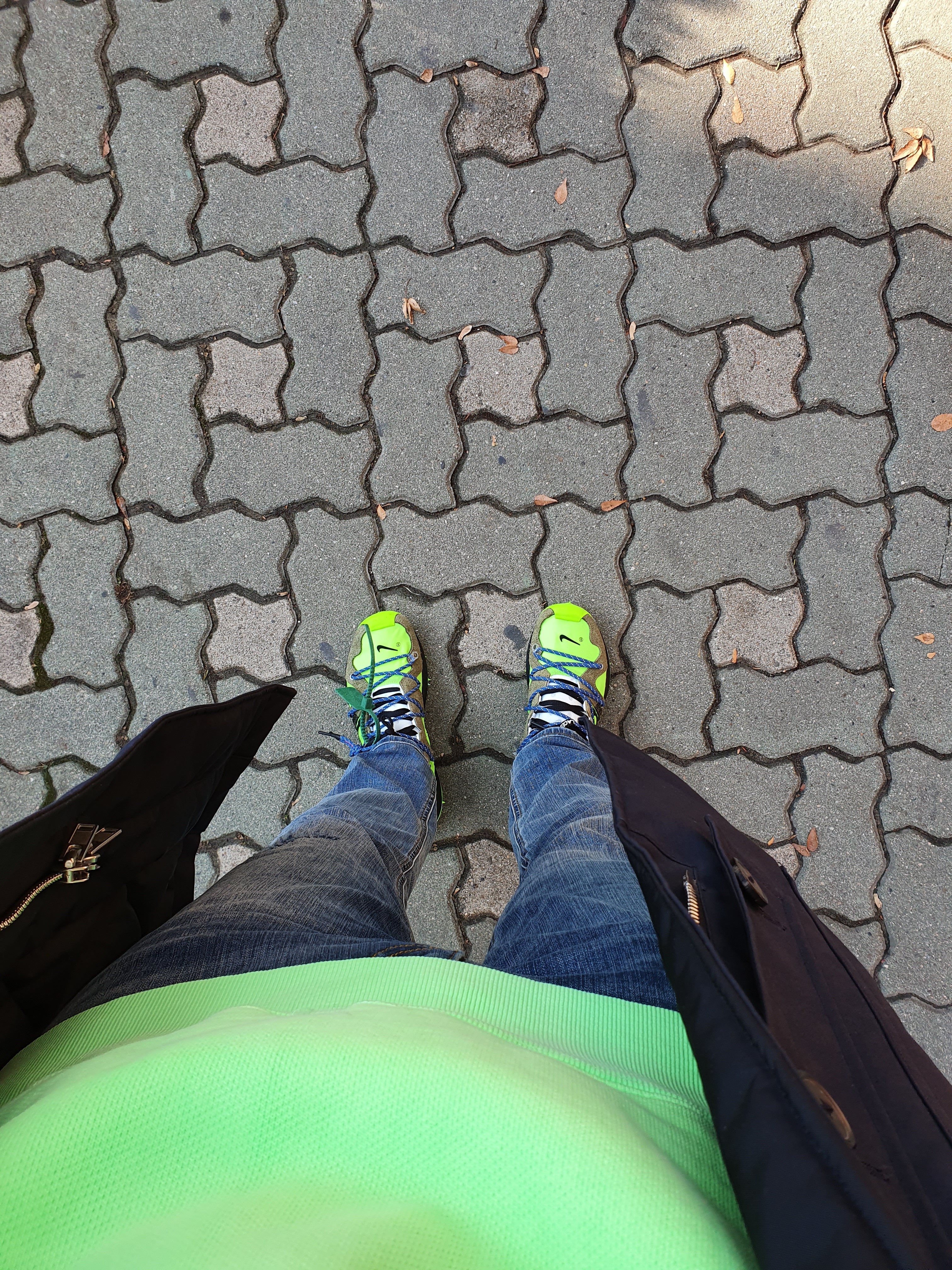 (W) Nike x Off-White Zoom Terra Kiger 5 Electric Green, Nike x Off-White Dunk Low University Red 착용 스타일 - 1