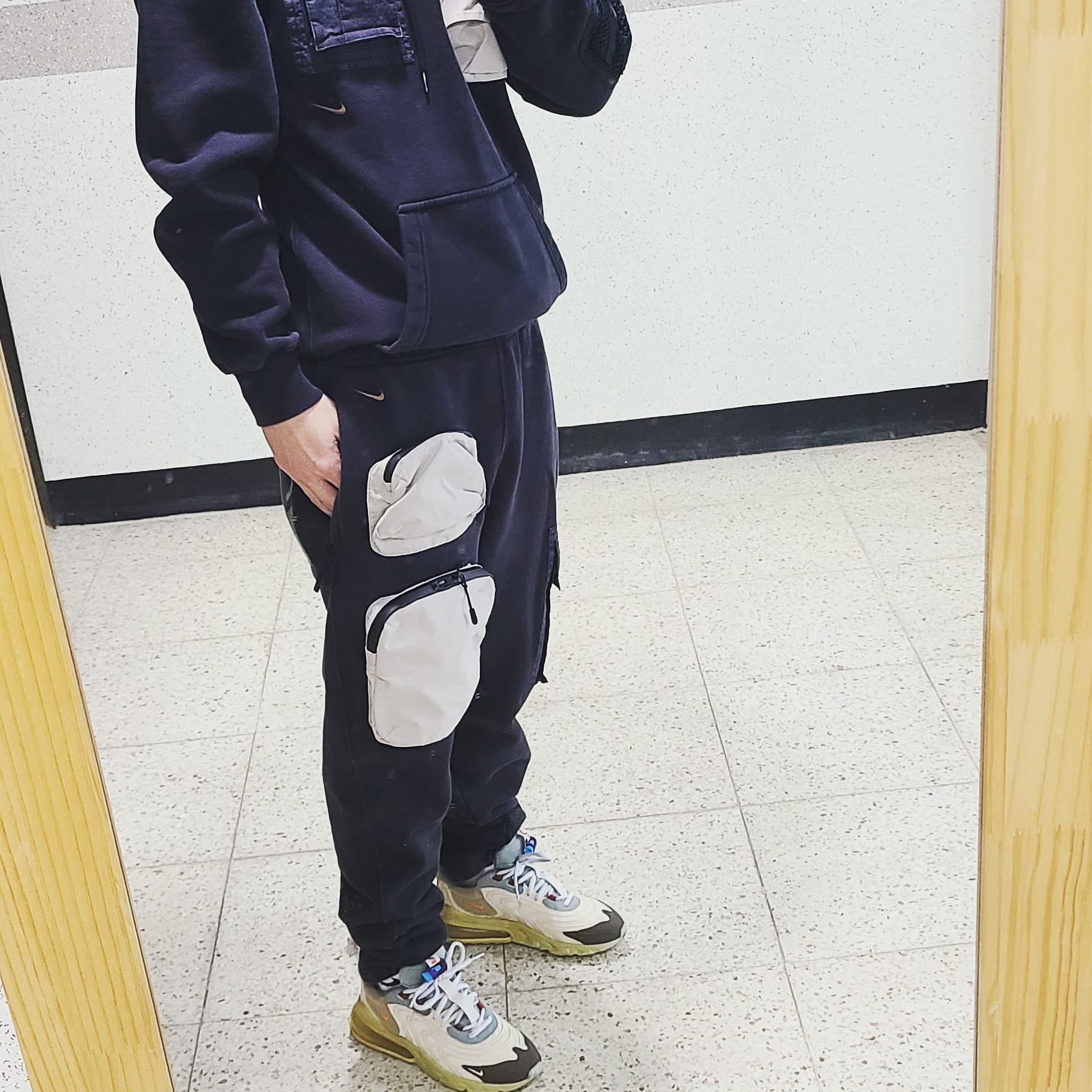 Nike x Travis Scott Air Max 270 React Cactus Trails, Nike x Travis Scott NRG AG Utility Hoodie Black 착용 스타일