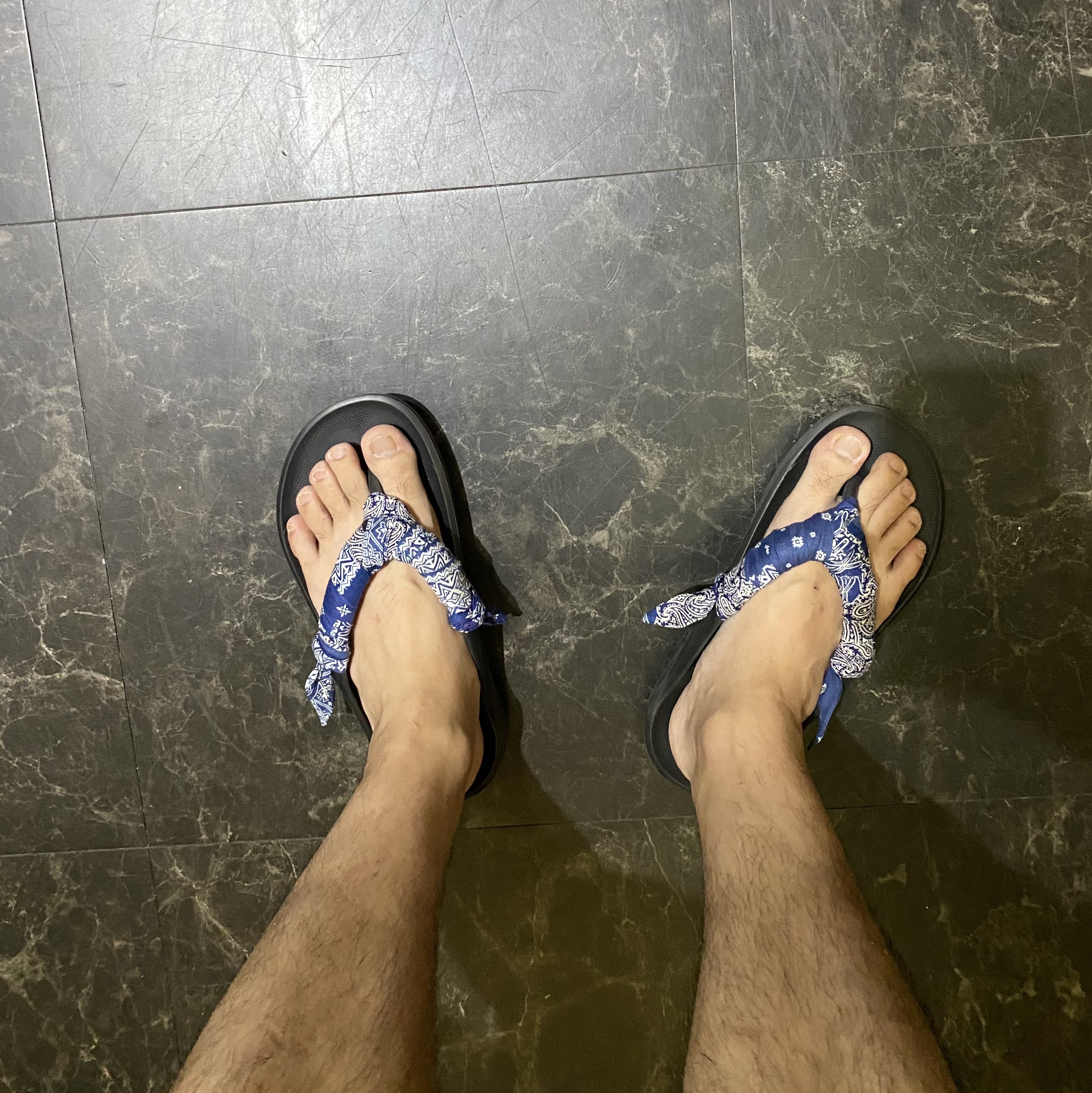 New Balance x Taw&Toe Flip Flop Black 착용 스타일