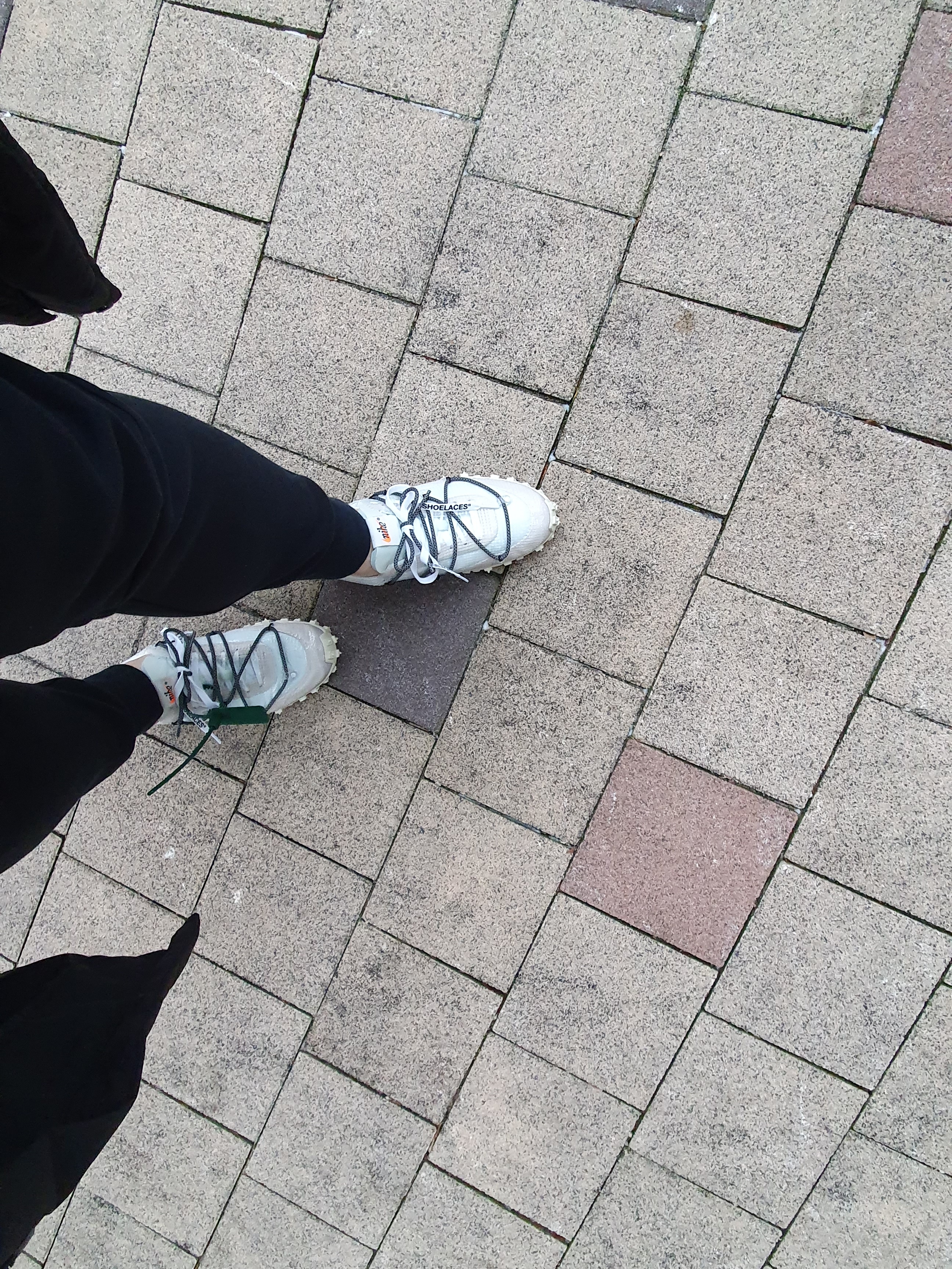 (W) Nike x Off-White Waffle Racer White 착용 스타일 - 1