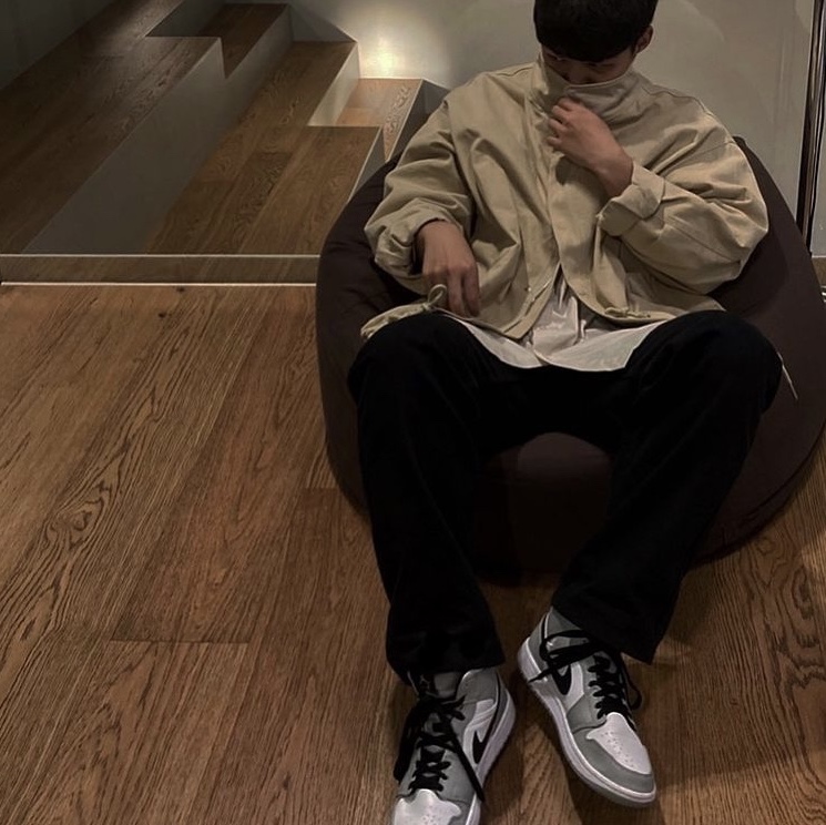 Jordan 1 Mid Light Smoke Grey 착용 스타일