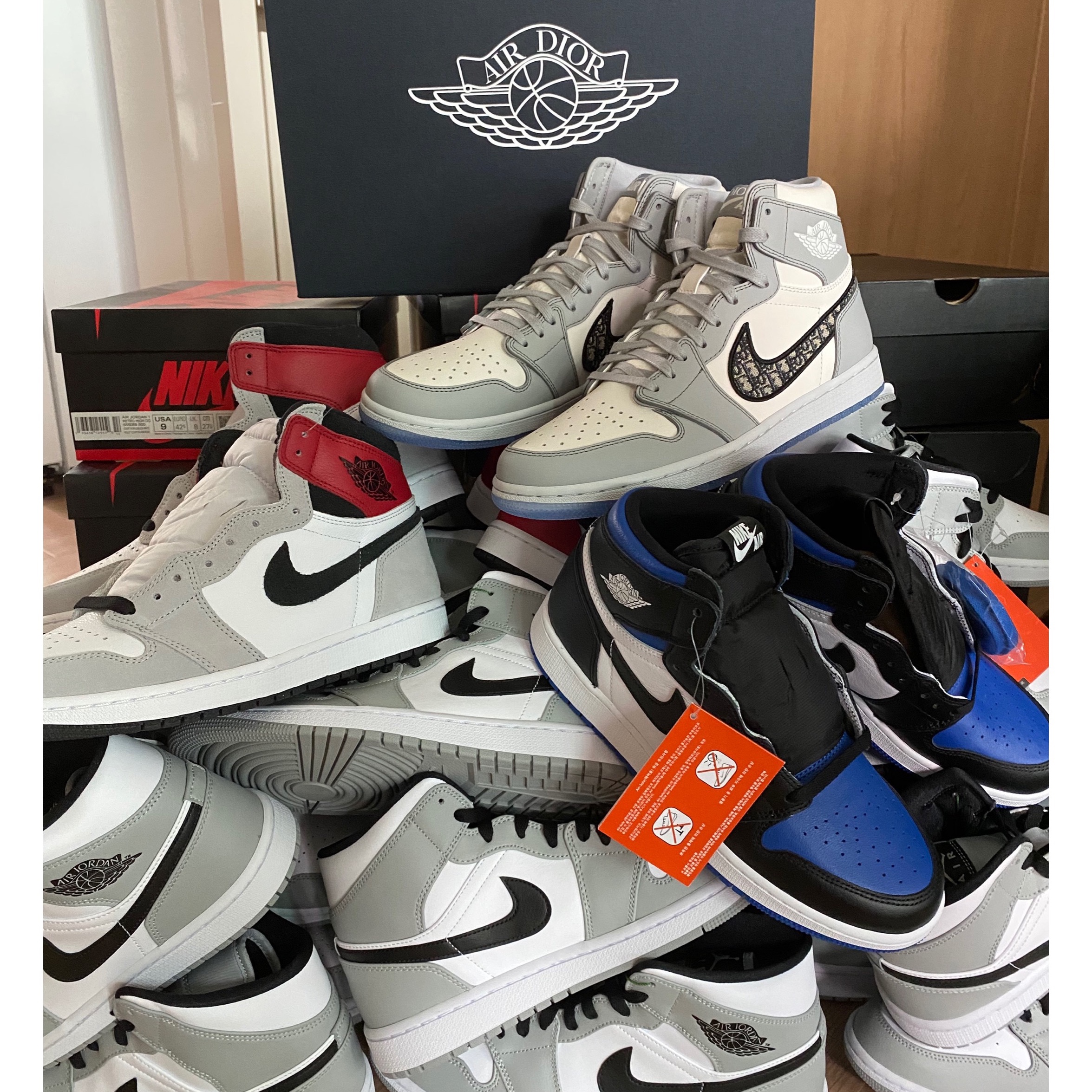 Jordan 1 x Dior High OG, Jordan 1 Mid Light Smoke Grey 착용 스타일