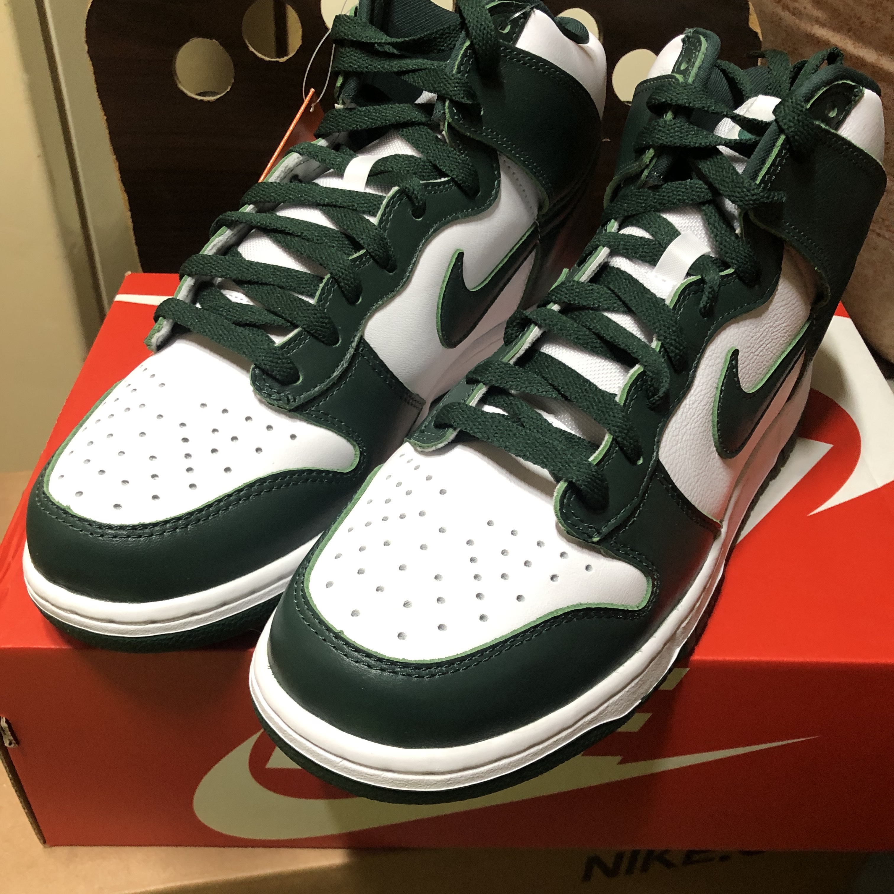 Nike Dunk High SP Spartan Green 착용 스타일