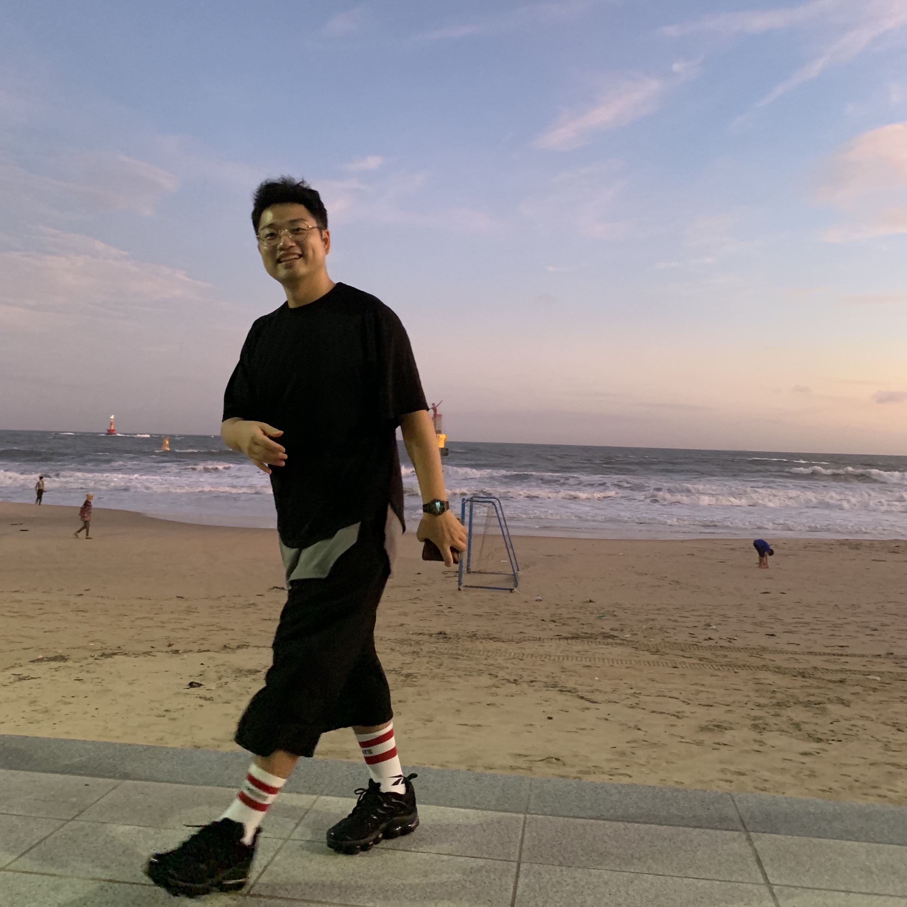 Nike Air VaporMax Plus Triple Black 착용 스타일