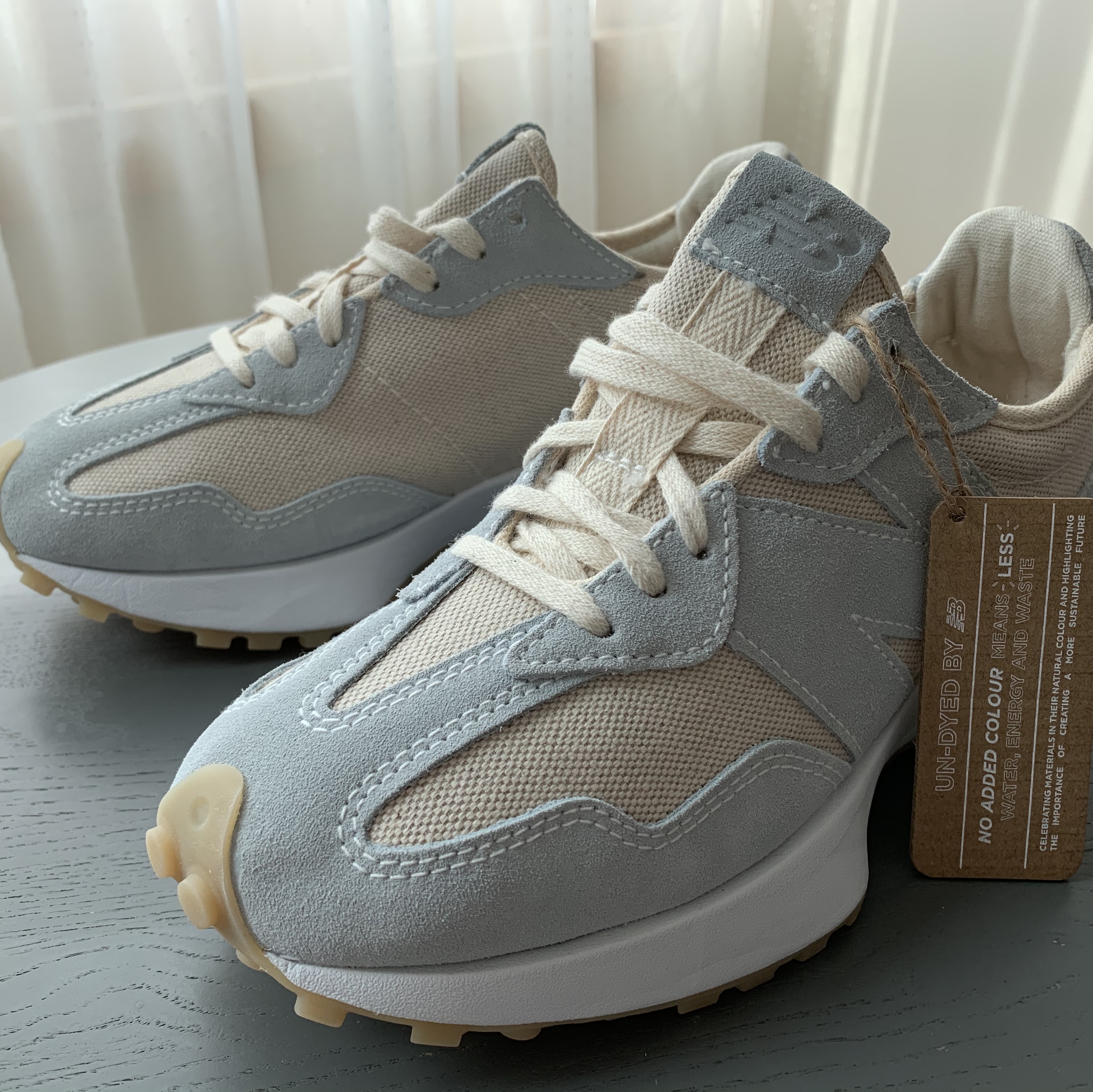 (W) New Balance 327 Undyed White Pale Blue 착용 스타일