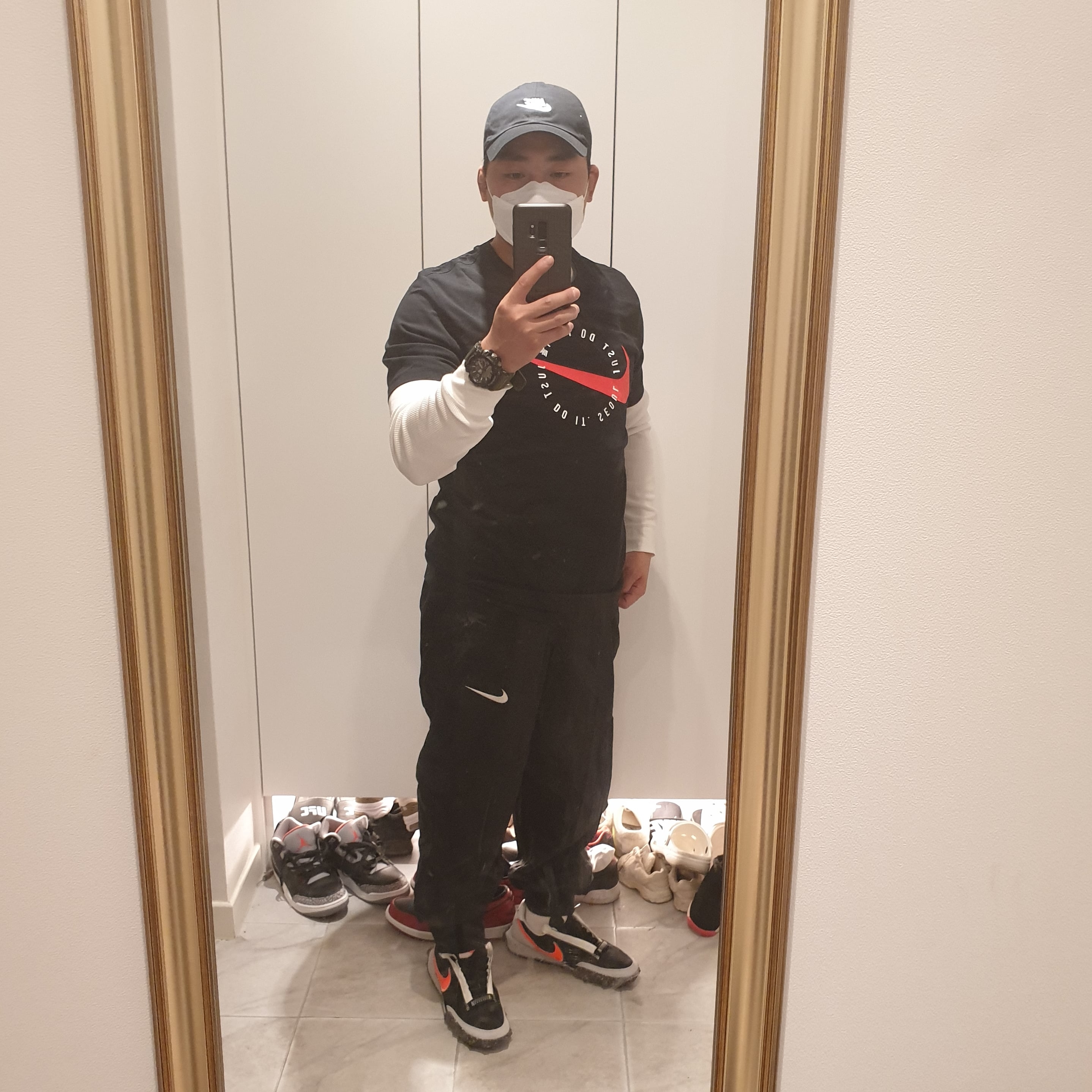 (W) Nike Waffle Racer Crater White Hyper Crimson 착용 스타일