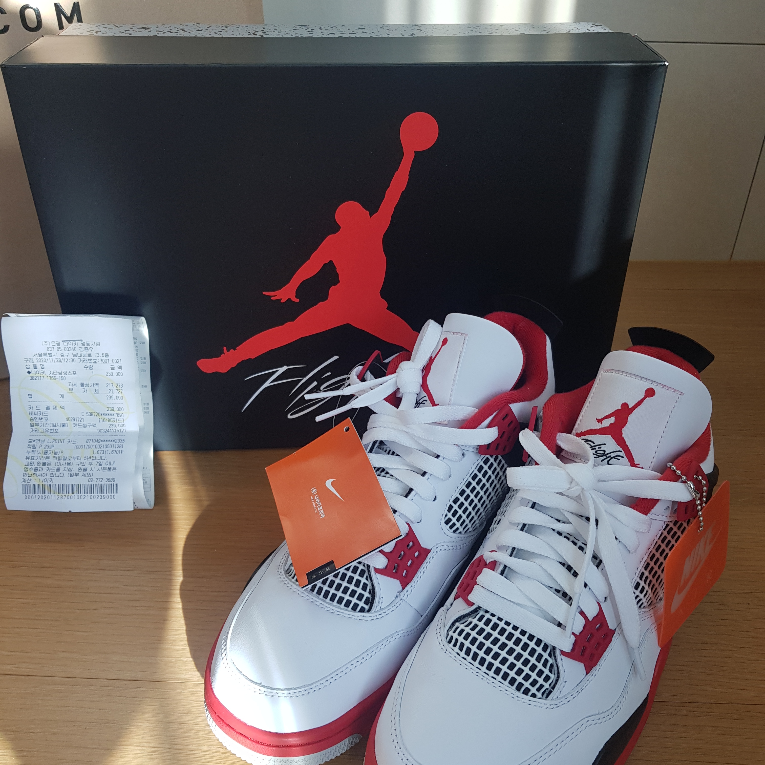 Jordan 4 Retro OG Fire Red 2020 착용 스타일 - 1