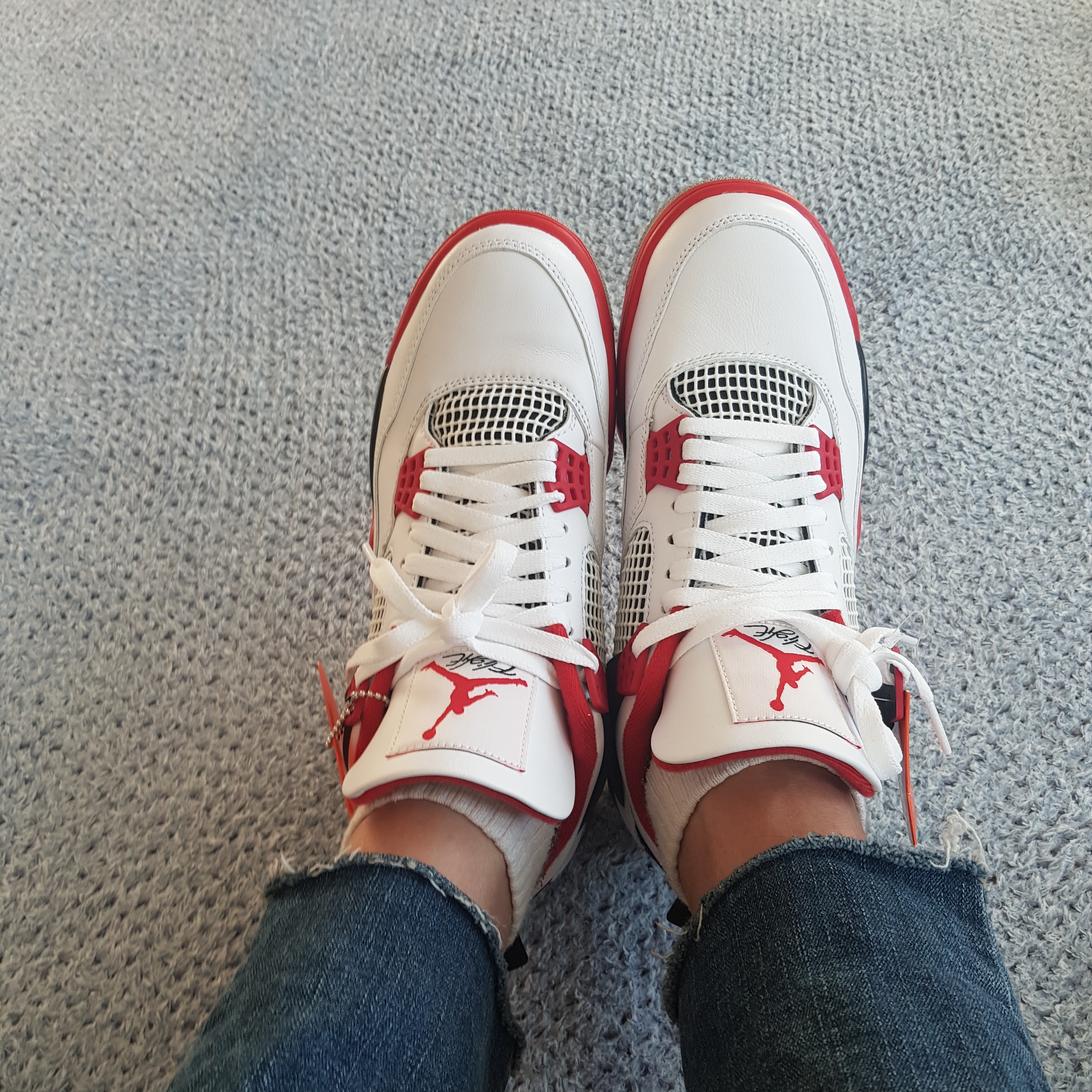 Jordan 4 Retro OG Fire Red 2020 착용 스타일 - 2
