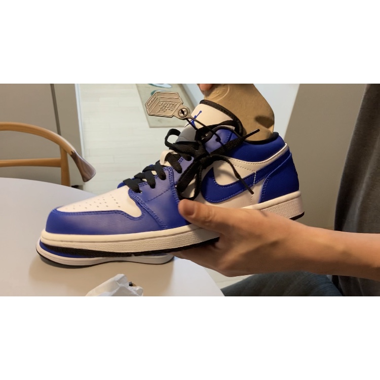 Jordan 1 Low Hyper Royal 착용 스타일