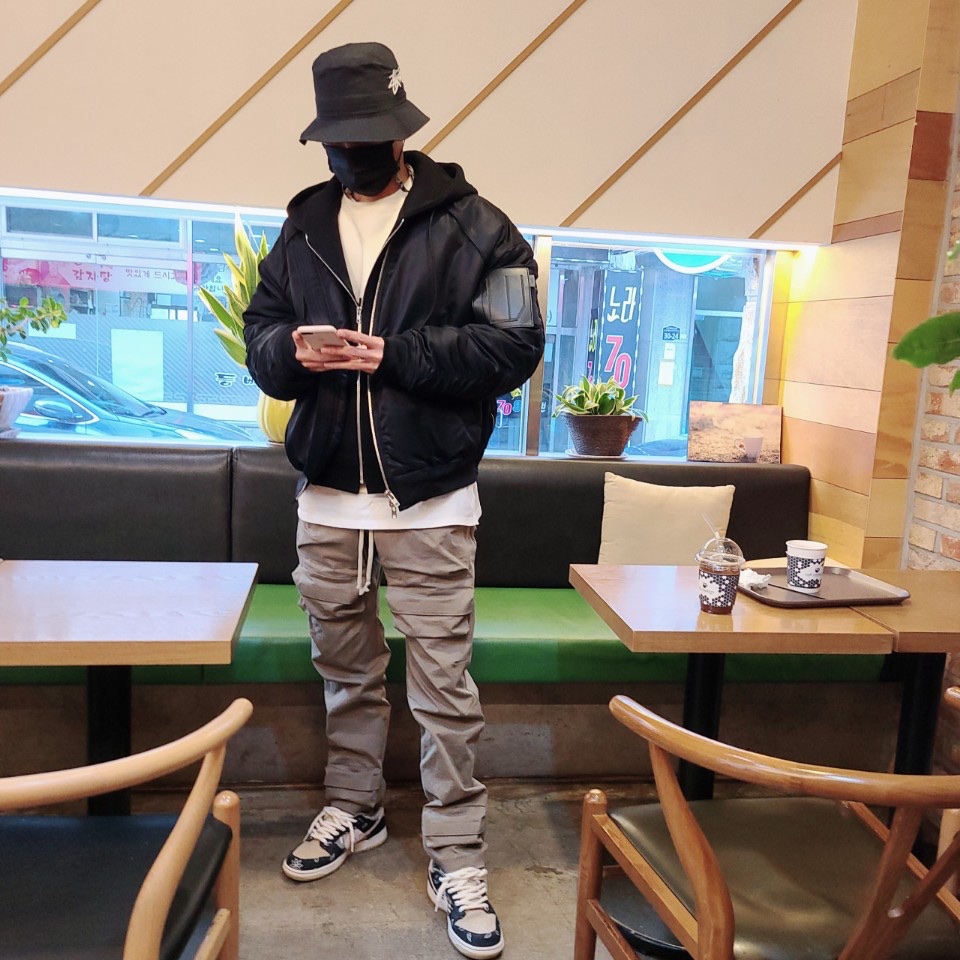 Nike x Stussy Bucket Hat Black, Essentials 3D Silicon Applique Crewneck Buttercream 2020 착용 스타일