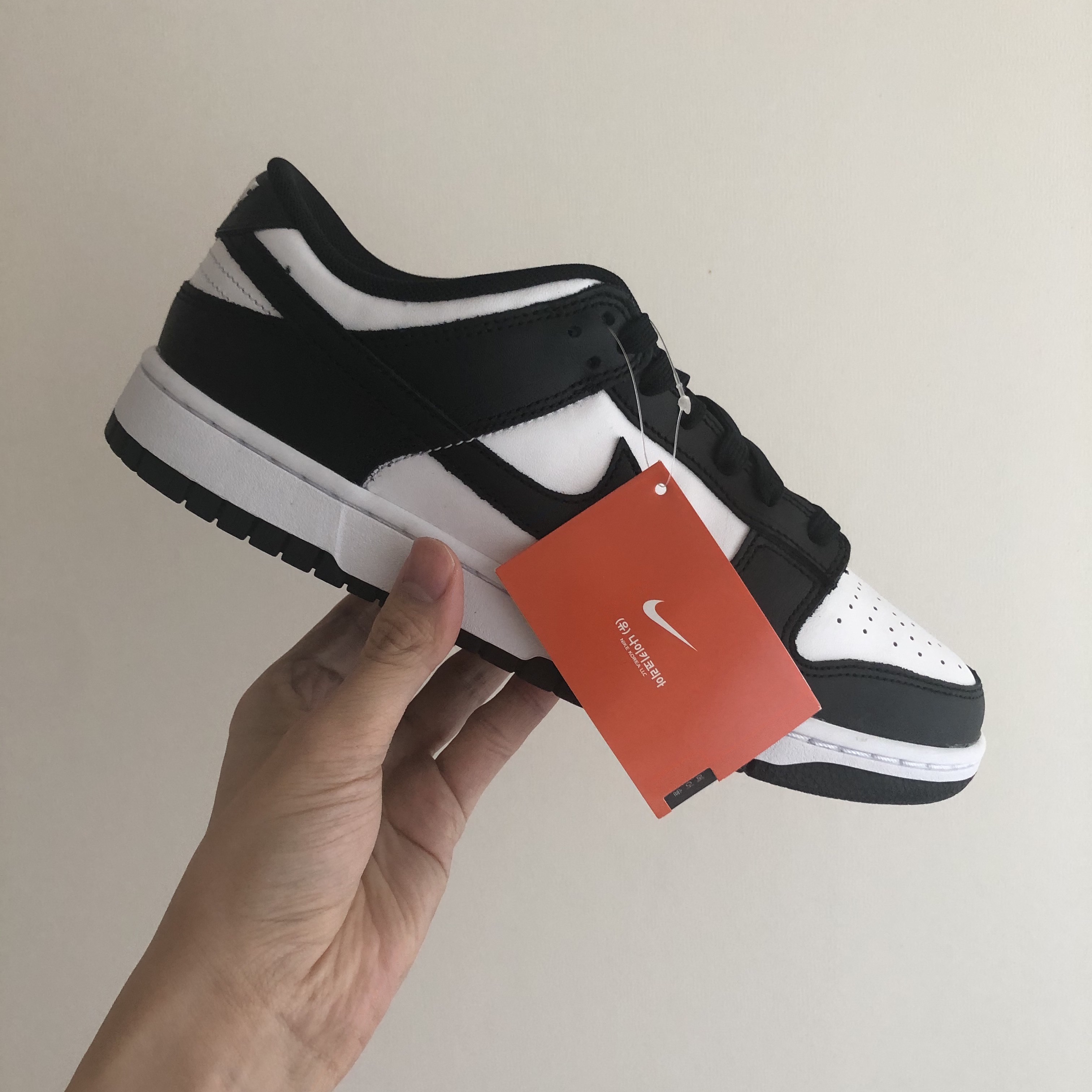 Nike Dunk Low Retro Black 착용 스타일 - 1