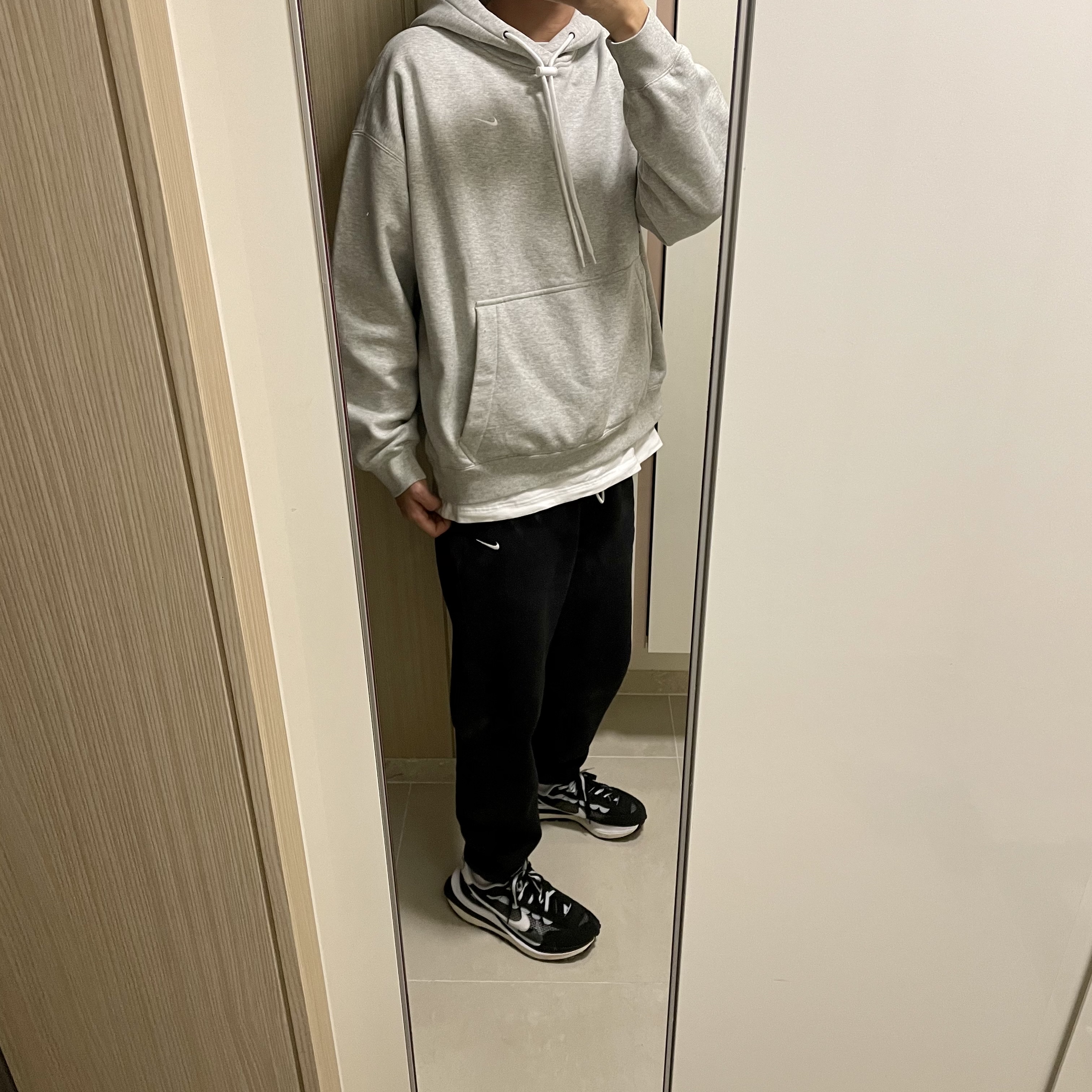Nike x Sacai VaporWaffle Black White, Nike M NRG Hoodie Grey Heather 착용 스타일