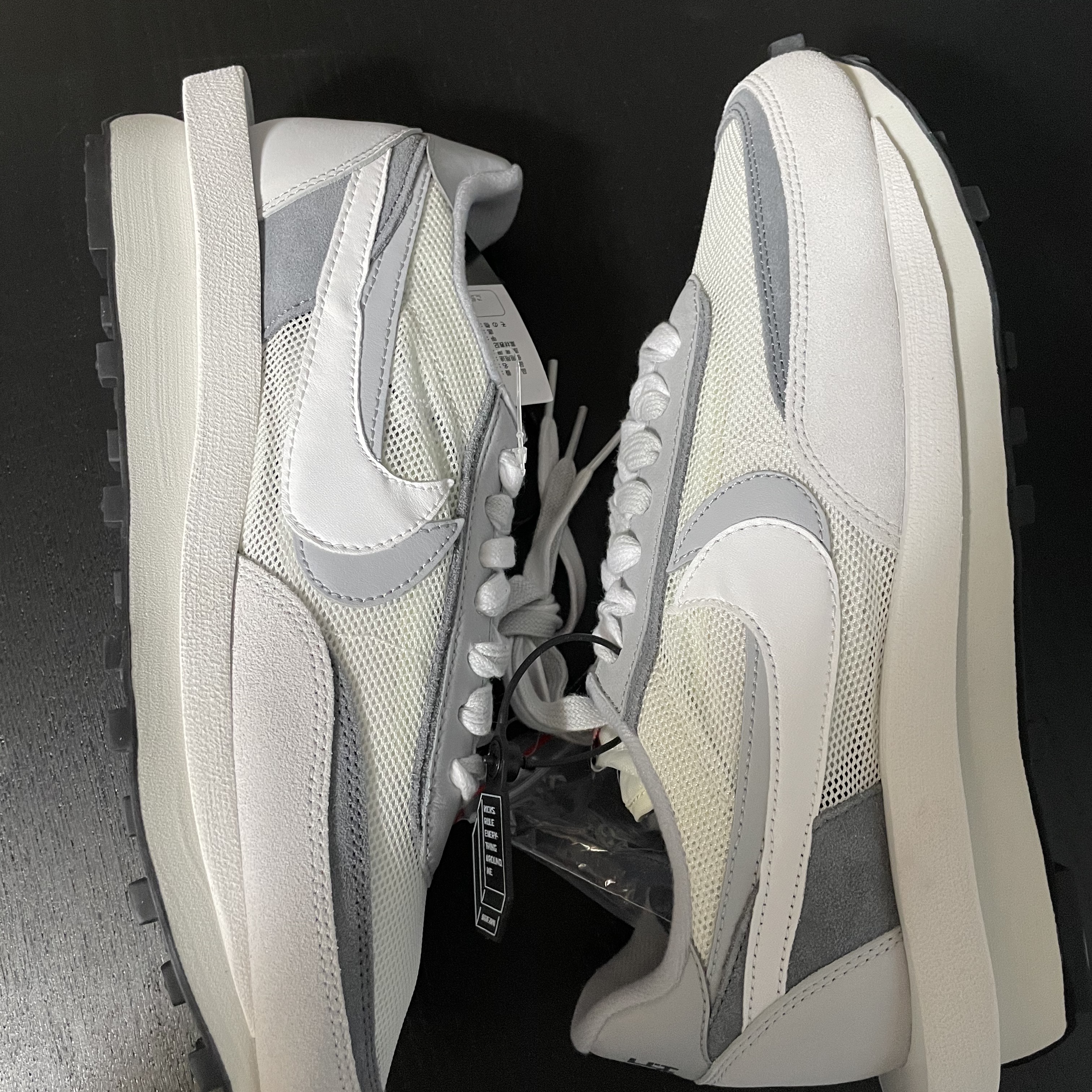 Nike x Sacai LDWaffle Summit White 착용 스타일 - 3