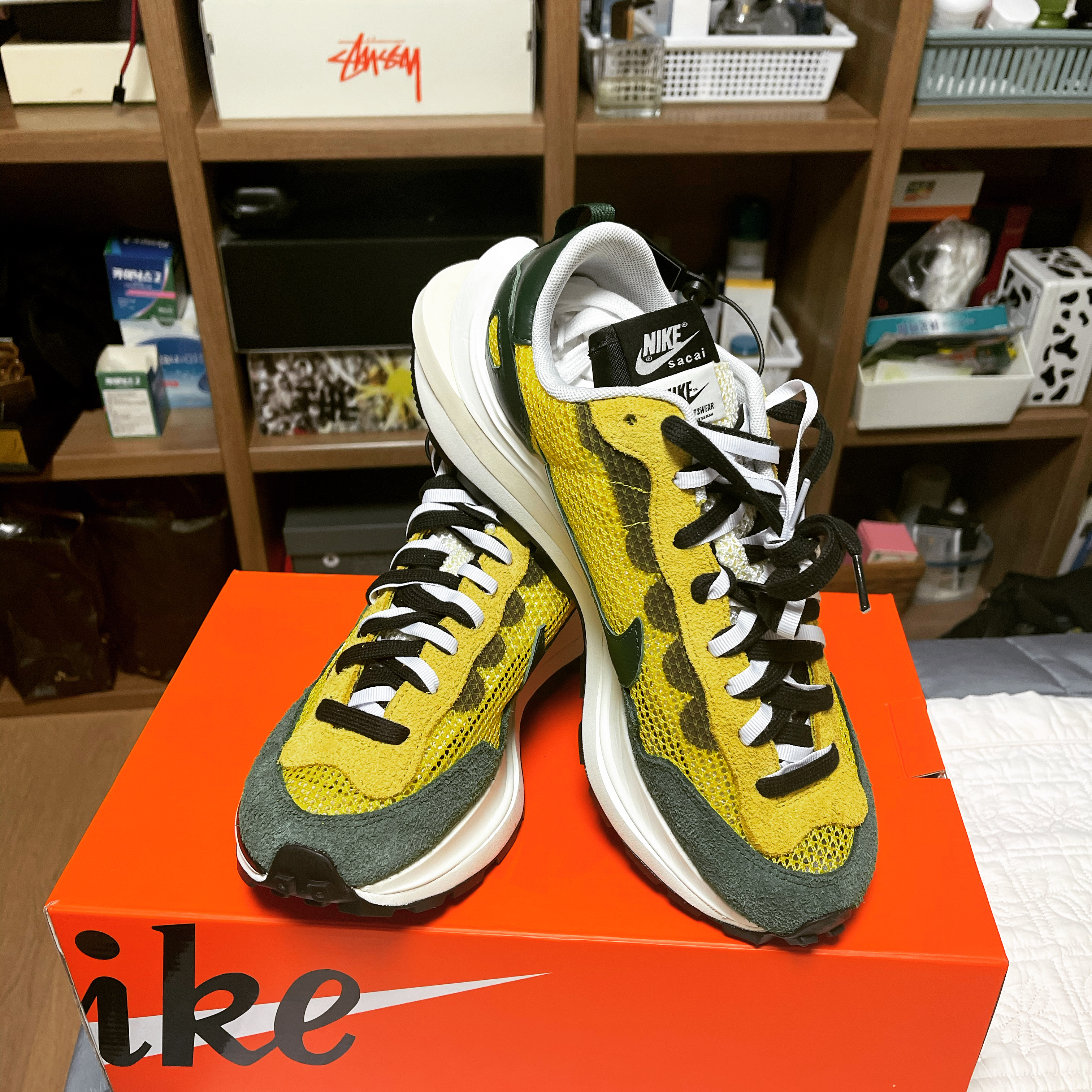 Nike x Sacai VaporWaffle Tour Yellow & Gorge Green Sail 착용 스타일