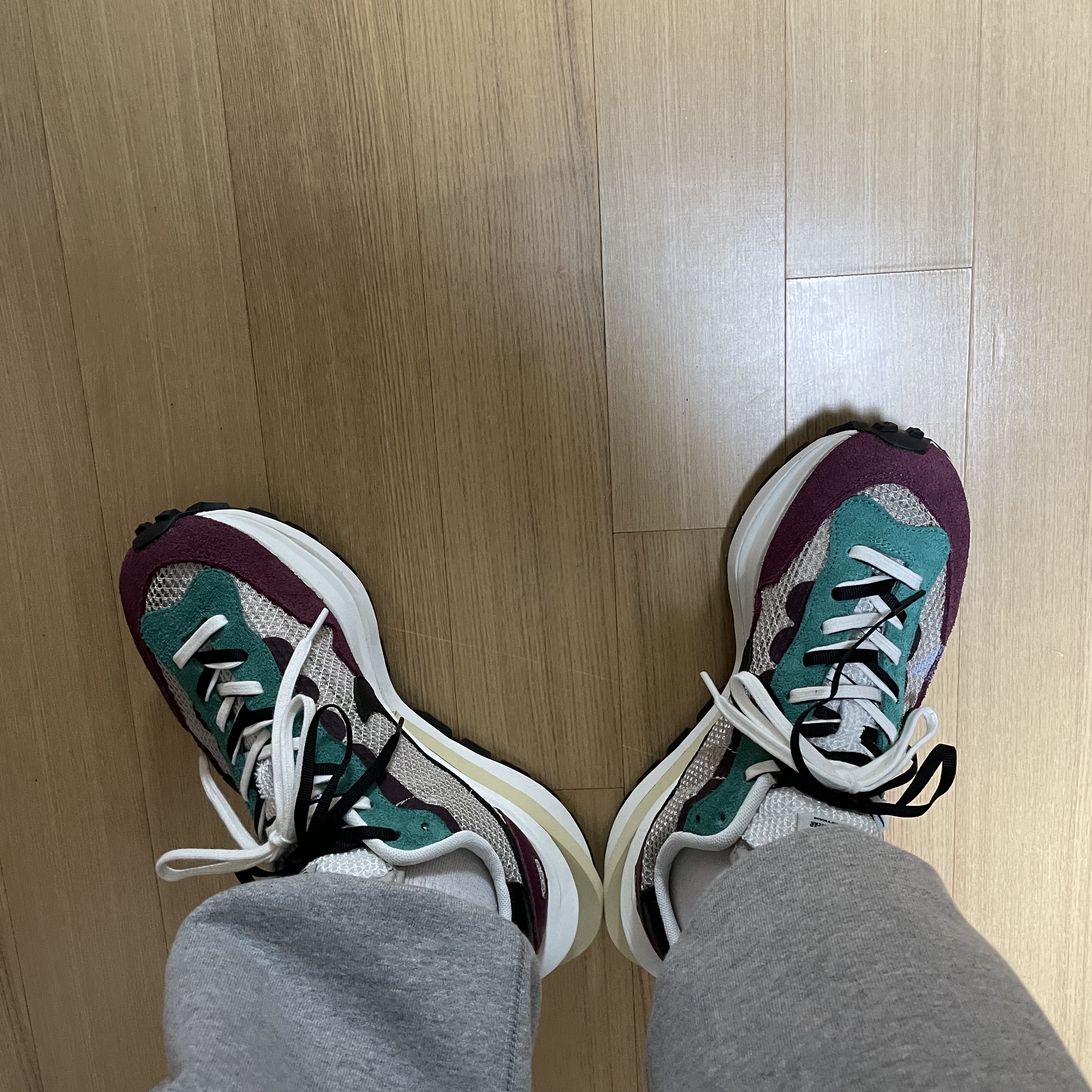 Nike x Sacai VaporWaffle String & Black Villain Red 착용 스타일