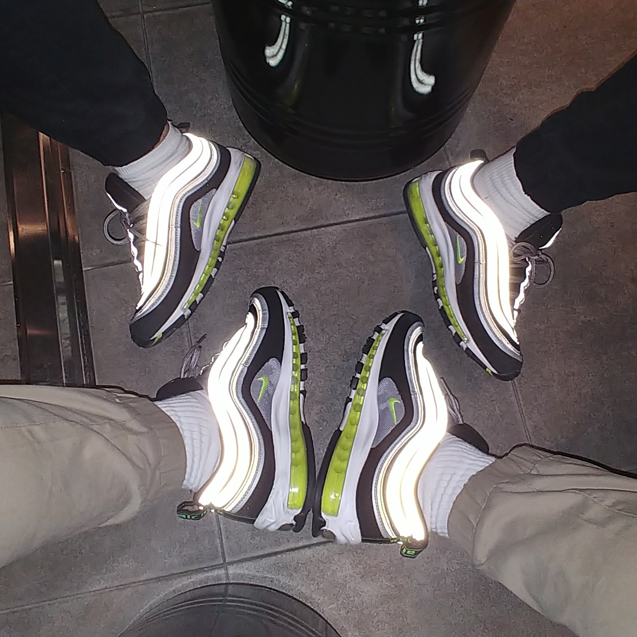 Nike Air Max 97 OG Black Volt Asia 착용 스타일 - 2