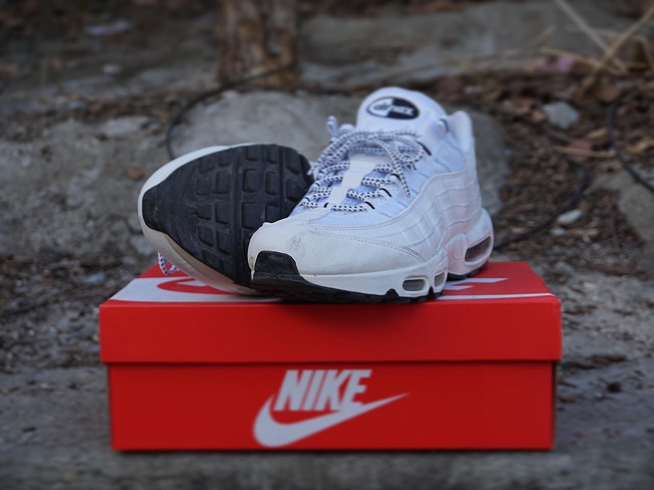 Nike Air Max 95 White Black 착용 스타일 - 1