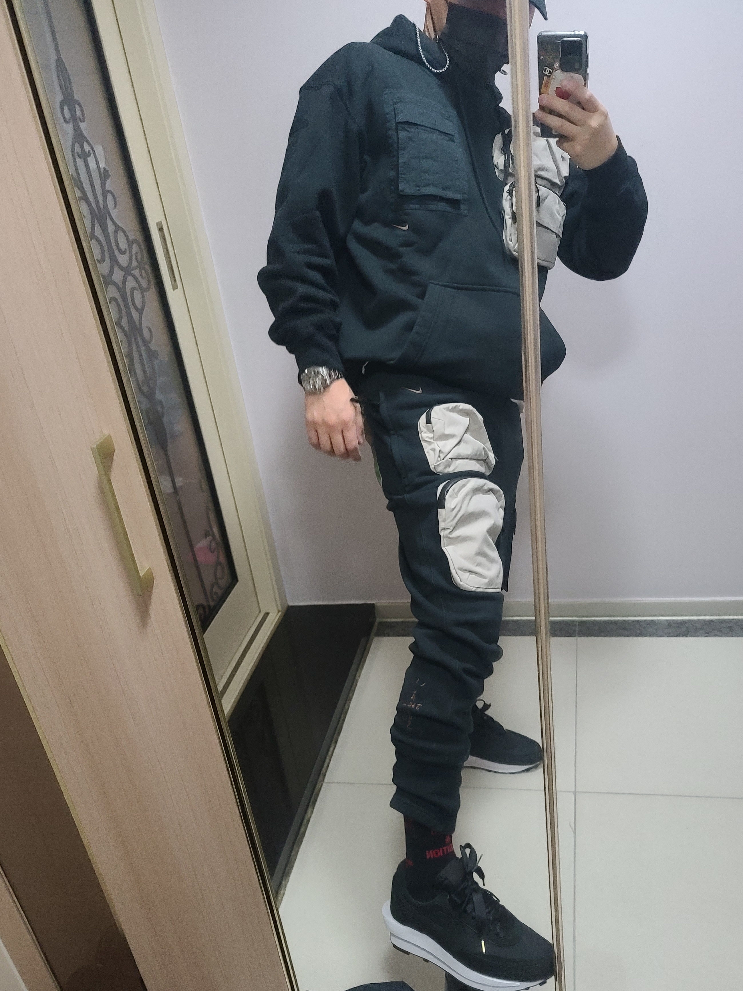 Nike x Travis Scott NRG AG Utility Hoodie Black, Nike x Travis Scott NRG AG Utility Sweatpants Black 착용 스타일
