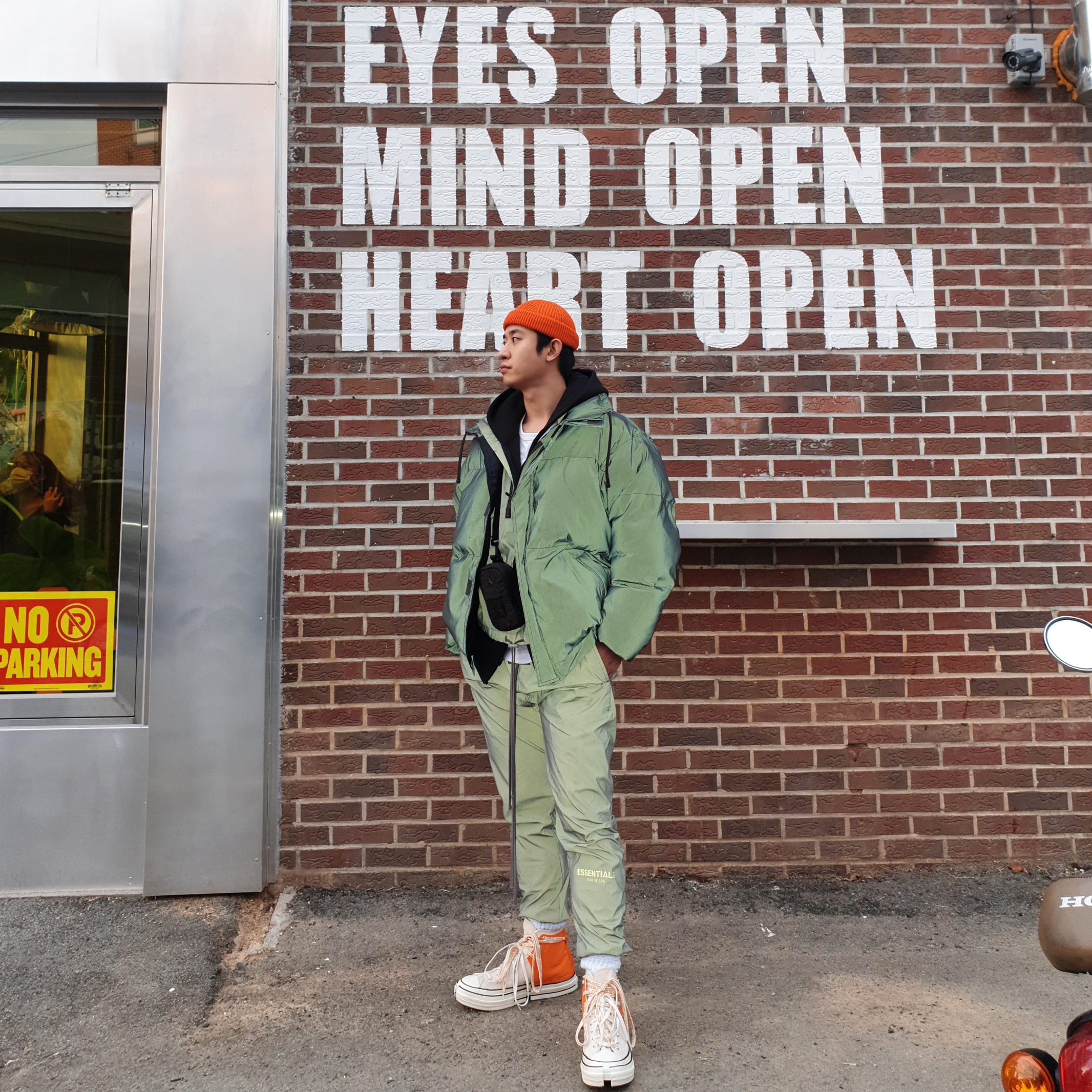 Converse x Feng Chen Wang Chuck 70 2-in-1 Persimmon Orange, Essentials Track Jacket Silver Reflective - 20SS 착용 스타일 - 3