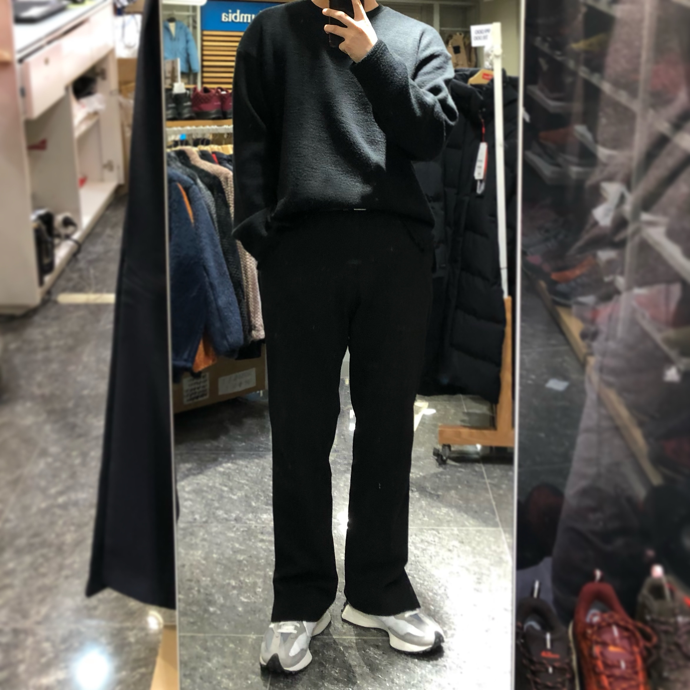 New Balance 327 Grey 착용 스타일