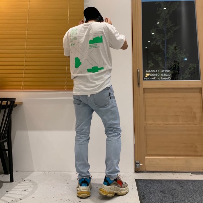 Balenciaga Triple S Grey Red Blue 2018 Reissue 착용 스타일