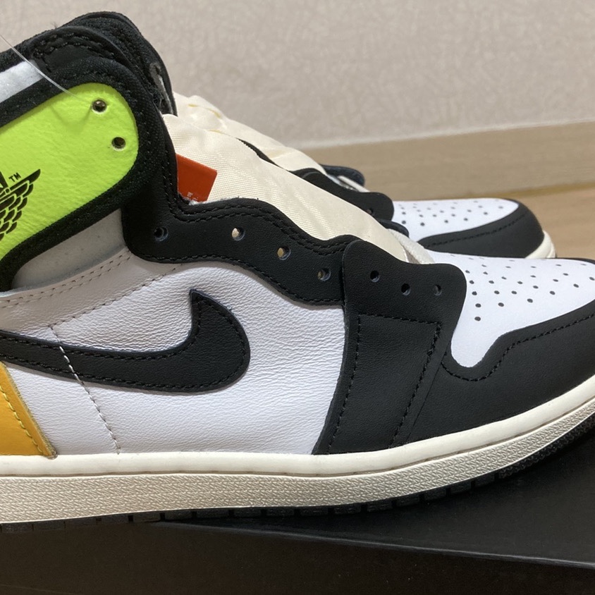 Jordan 1 Retro High OG Volt Gold 착용 스타일