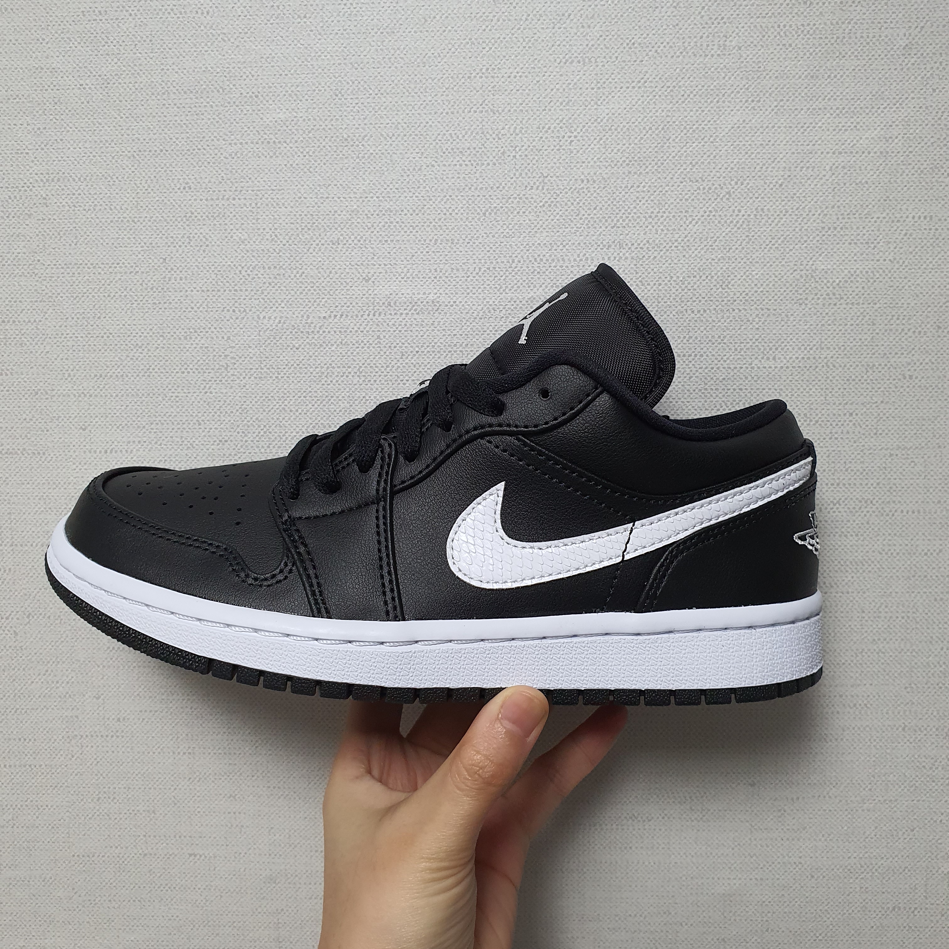 (W) Jordan 1 Low Black White 착용 스타일