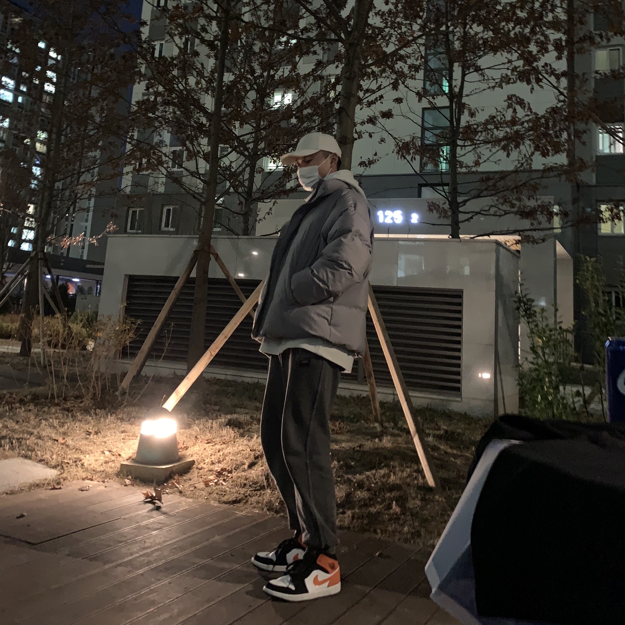 Jordan 1 Mid Shattered Backboard 착용 스타일
