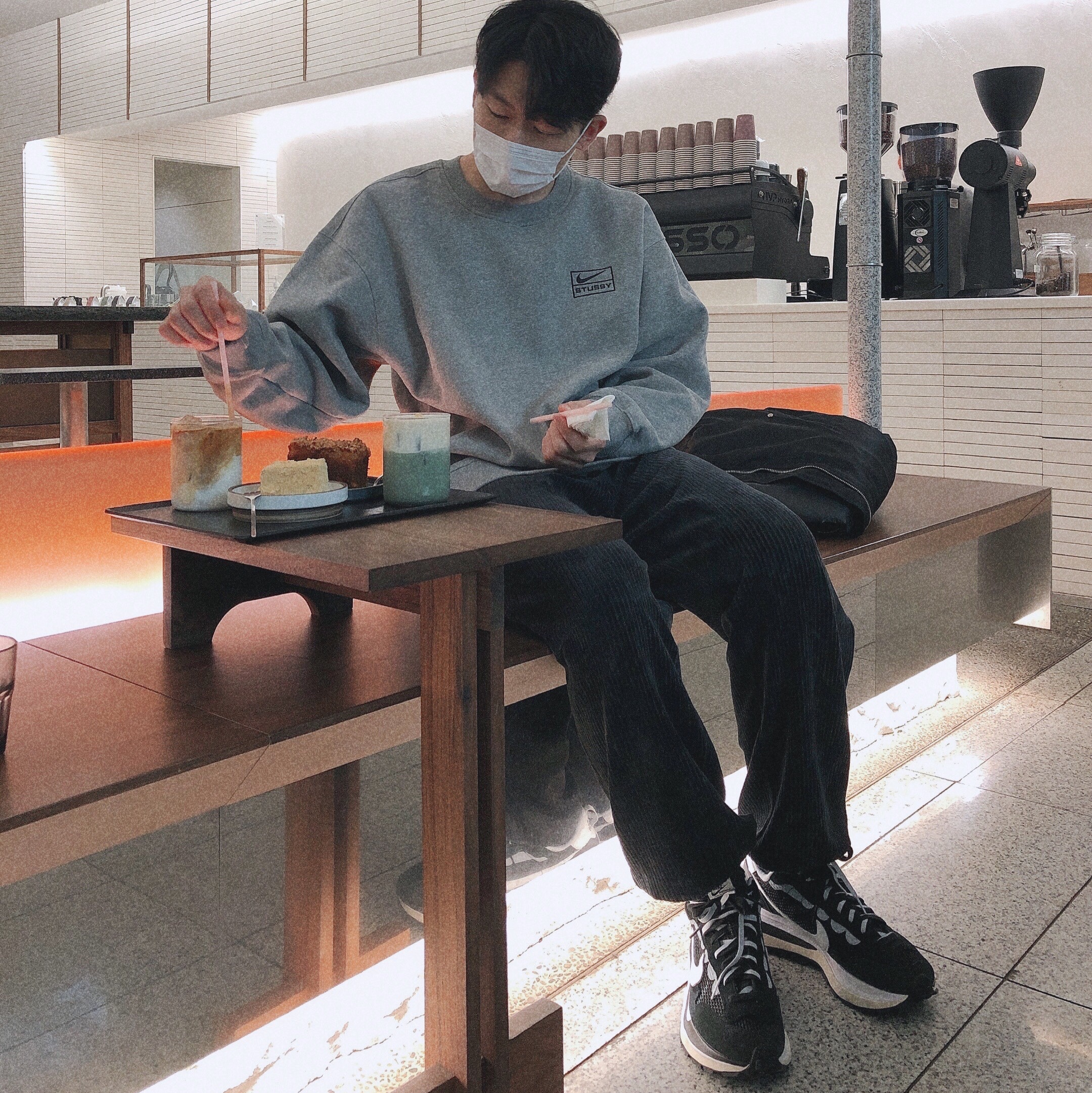 Nike x Sacai VaporWaffle Black White, Nike x Stussy NRG BR Crew Fleece Grey 착용 스타일