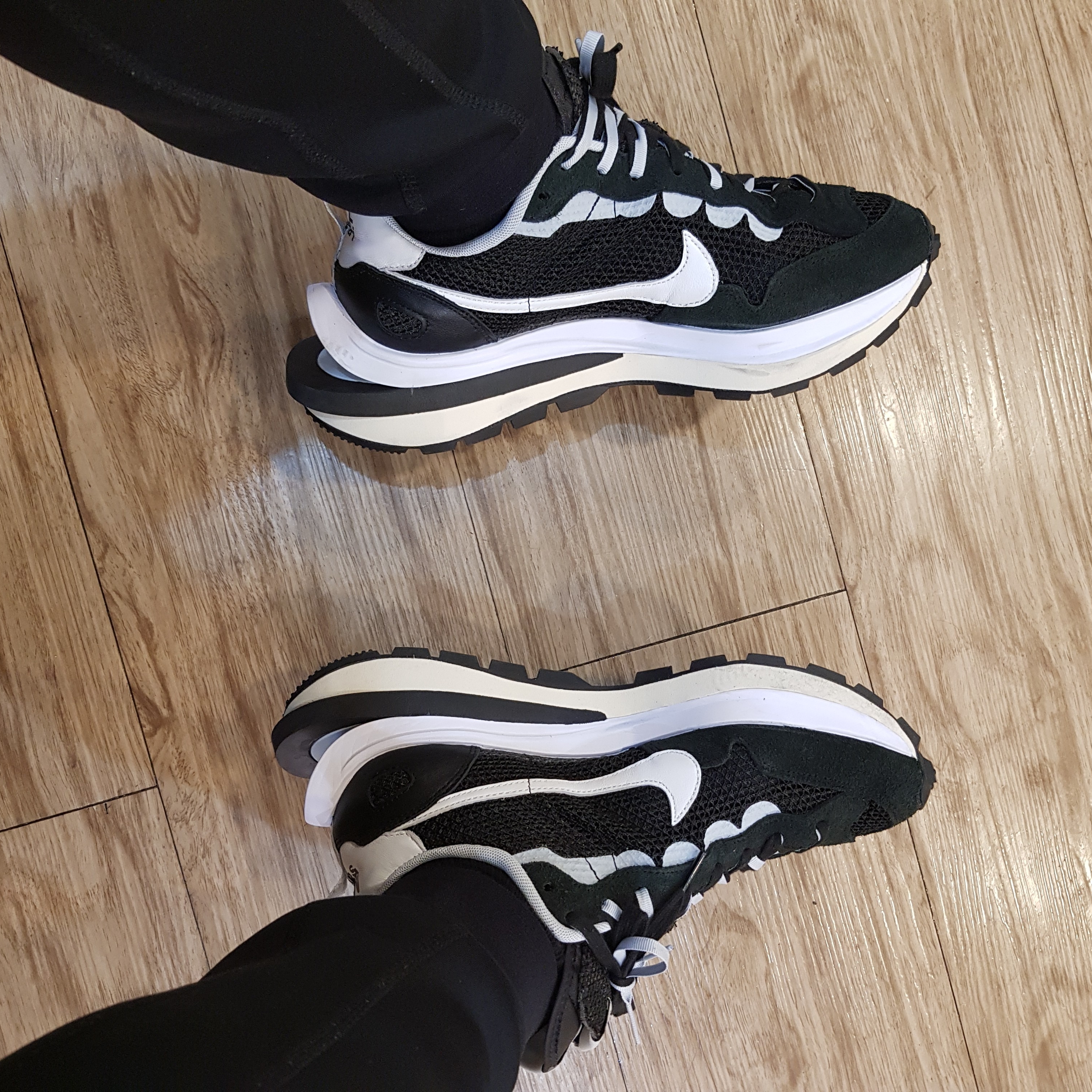 Nike x Sacai VaporWaffle Black White 착용 스타일 - 3