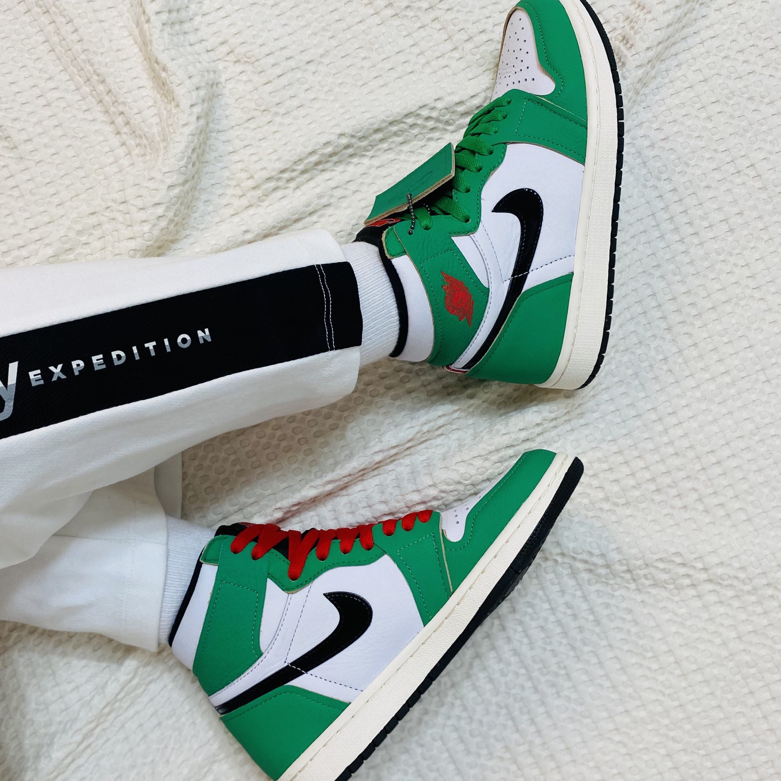(W) Jordan 1 Retro High OG Lucky Green 착용 스타일 - 2